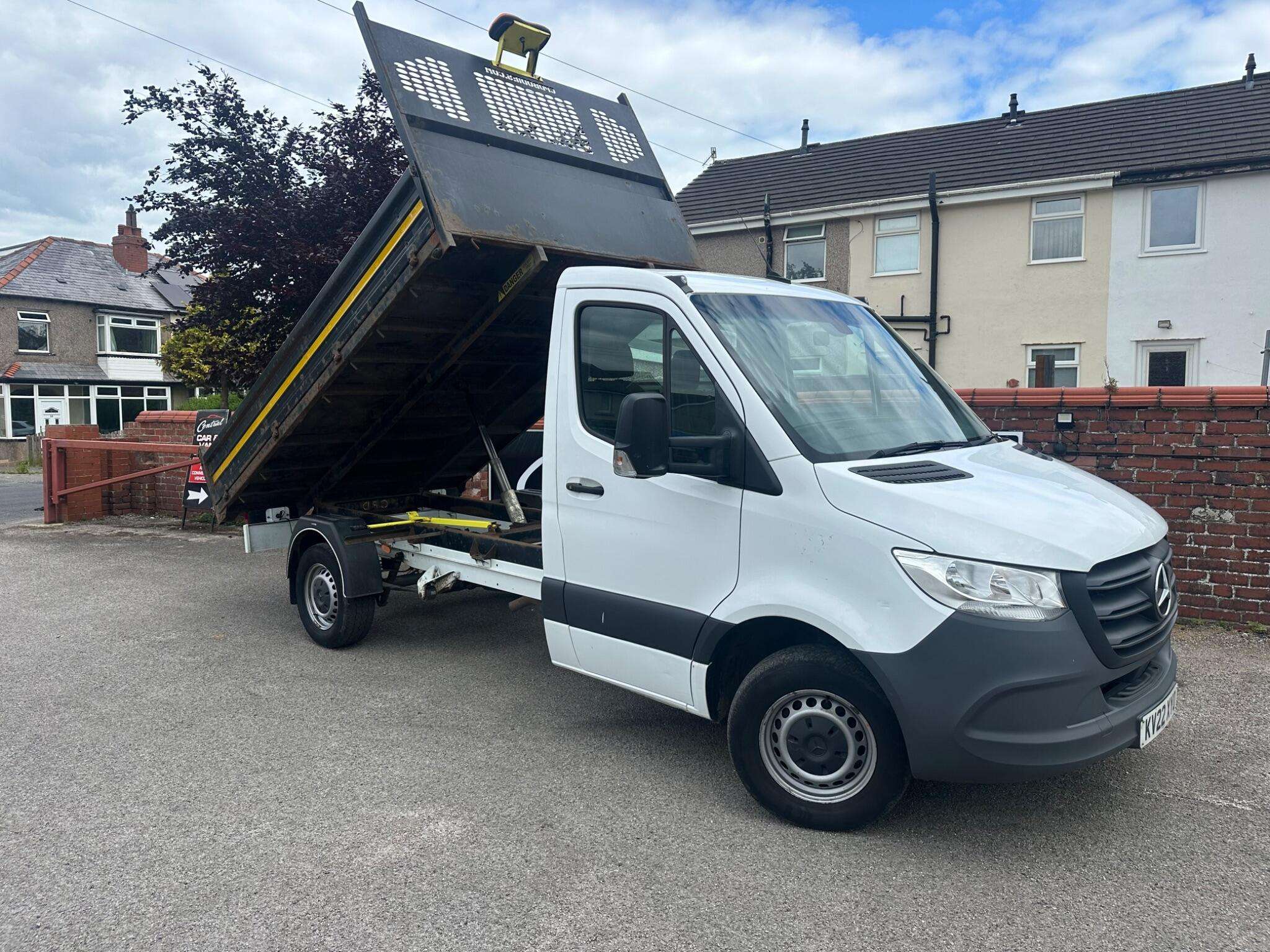 A 2022 MERCEDES-BENZ SPRINTER 2.1 314 CDI Ready To Work 1Way Tipper 2dr Diesel Manual L2 Euro 6 (143 ps) A 2022 MERCEDES-BENZ SPRINTER 2.1 314 CDI Ready To Work 1Way Tipper 2dr Diesel Manual L2 Euro 6 (143 ps)