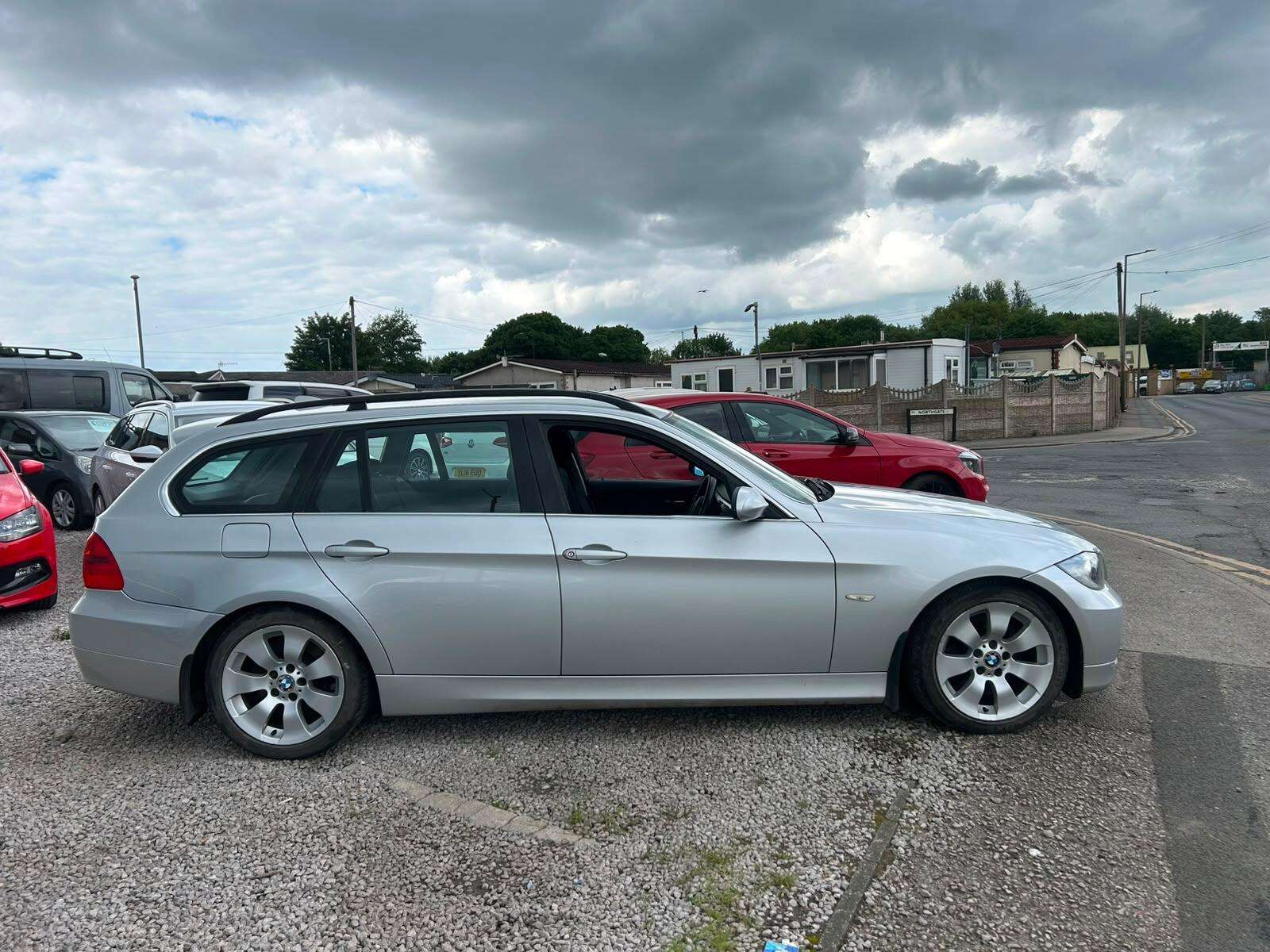 A 2006 BMW 3 SERIES 3.0 325d SE Touring 5dr Diesel Manual Euro 4 (197 ps) A 2006 BMW 3 SERIES 3.0 325d SE Touring 5dr Diesel Manual Euro 4 (197 ps)