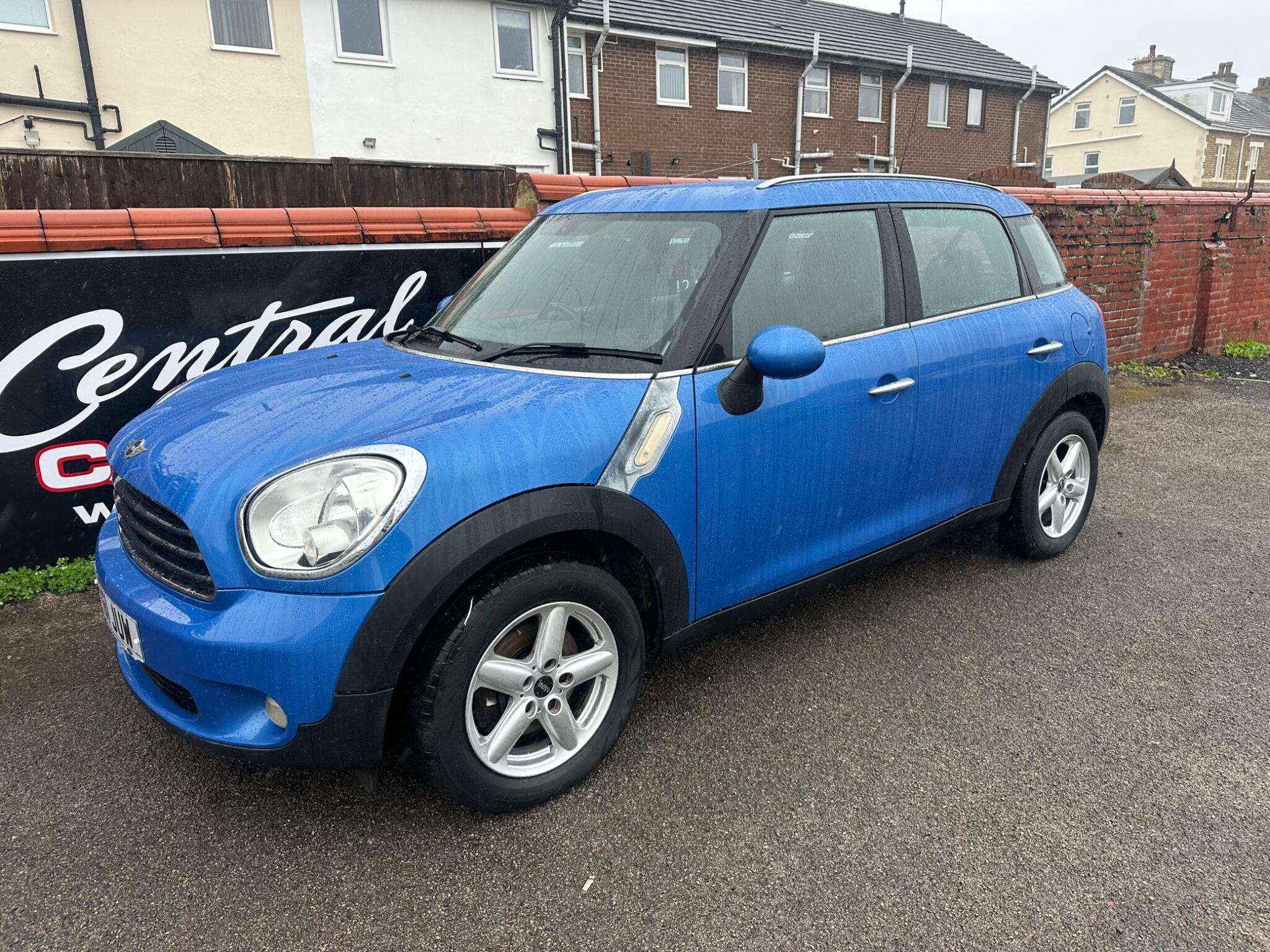 A 2011 MINI COUNTRYMAN 1.6 One SUV 5dr Petrol Manual Euro 5 (s/s) (98 ps) A 2011 MINI COUNTRYMAN 1.6 One SUV 5dr Petrol Manual Euro 5 (s/s) (98 ps)