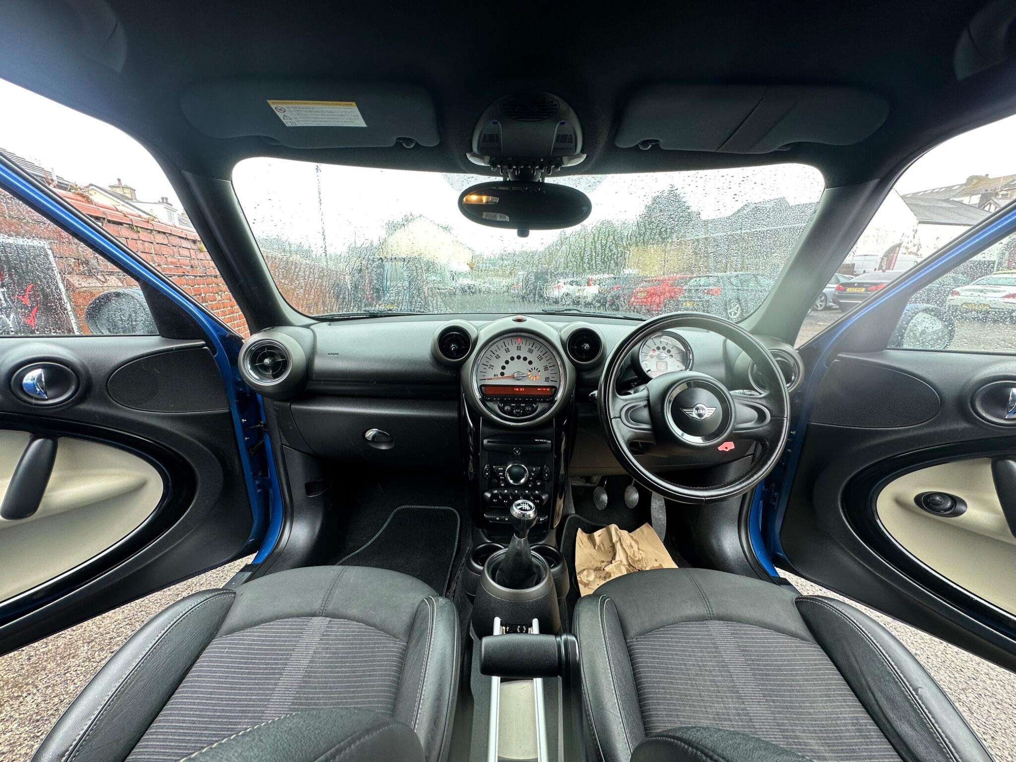 A 2011 MINI COUNTRYMAN 1.6 One SUV 5dr Petrol Manual Euro 5 (s/s) (98 ps) A 2011 MINI COUNTRYMAN 1.6 One SUV 5dr Petrol Manual Euro 5 (s/s) (98 ps)
