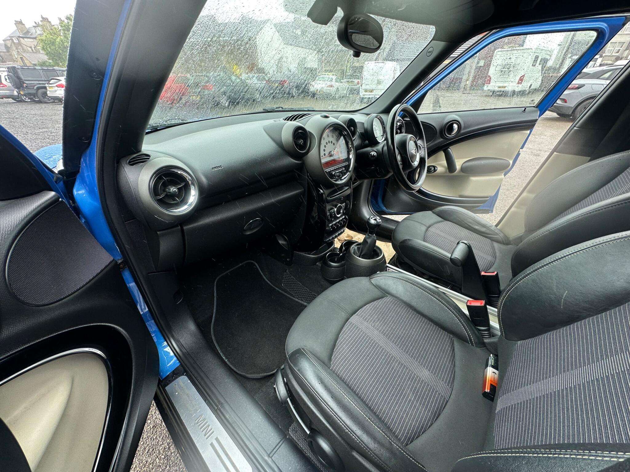 A 2011 MINI COUNTRYMAN 1.6 One SUV 5dr Petrol Manual Euro 5 (s/s) (98 ps) A 2011 MINI COUNTRYMAN 1.6 One SUV 5dr Petrol Manual Euro 5 (s/s) (98 ps)