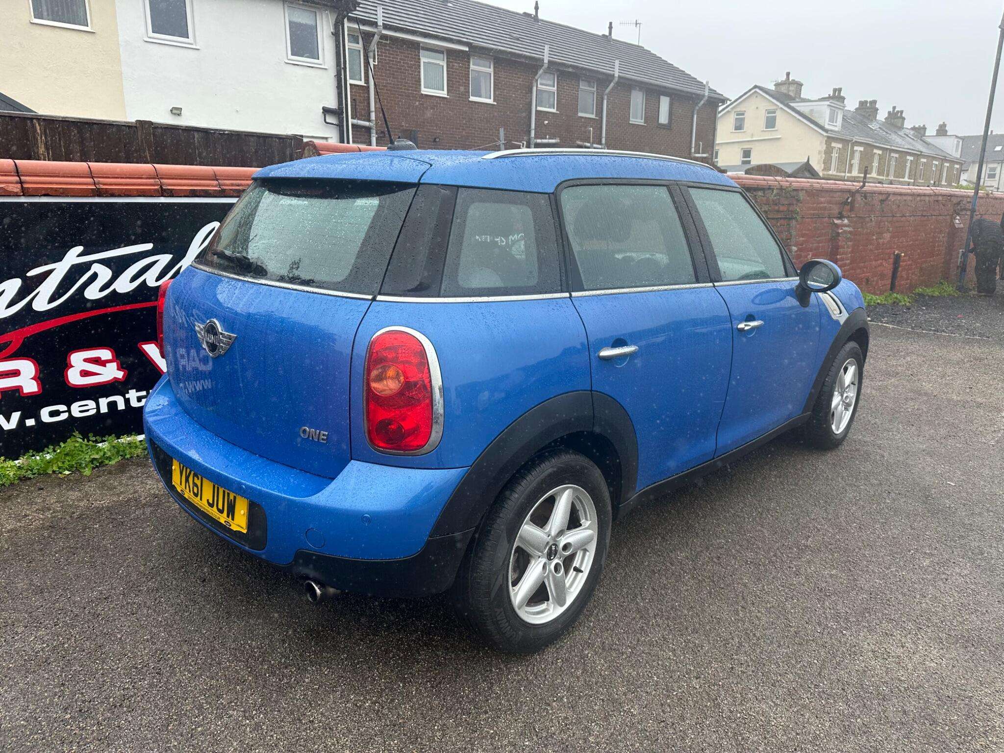 2011 MINI COUNTRYMAN 2011 MINI COUNTRYMAN