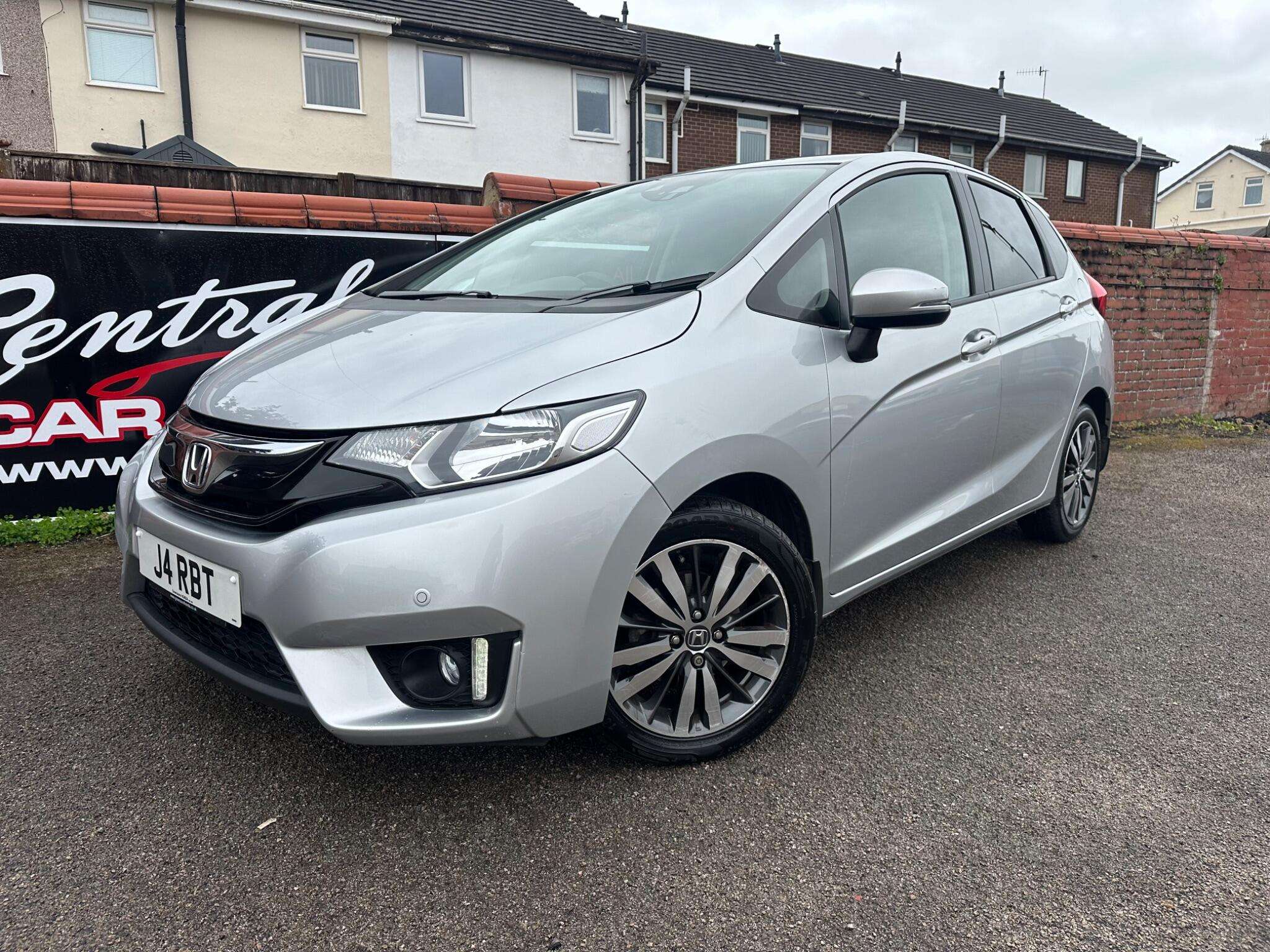 A 2016 HONDA JAZZ 1.3 i-VTEC EX Hatchback 5dr Petrol CVT Euro 6 (s/s) (102 ps) A 2016 HONDA JAZZ 1.3 i-VTEC EX Hatchback 5dr Petrol CVT Euro 6 (s/s) (102 ps)