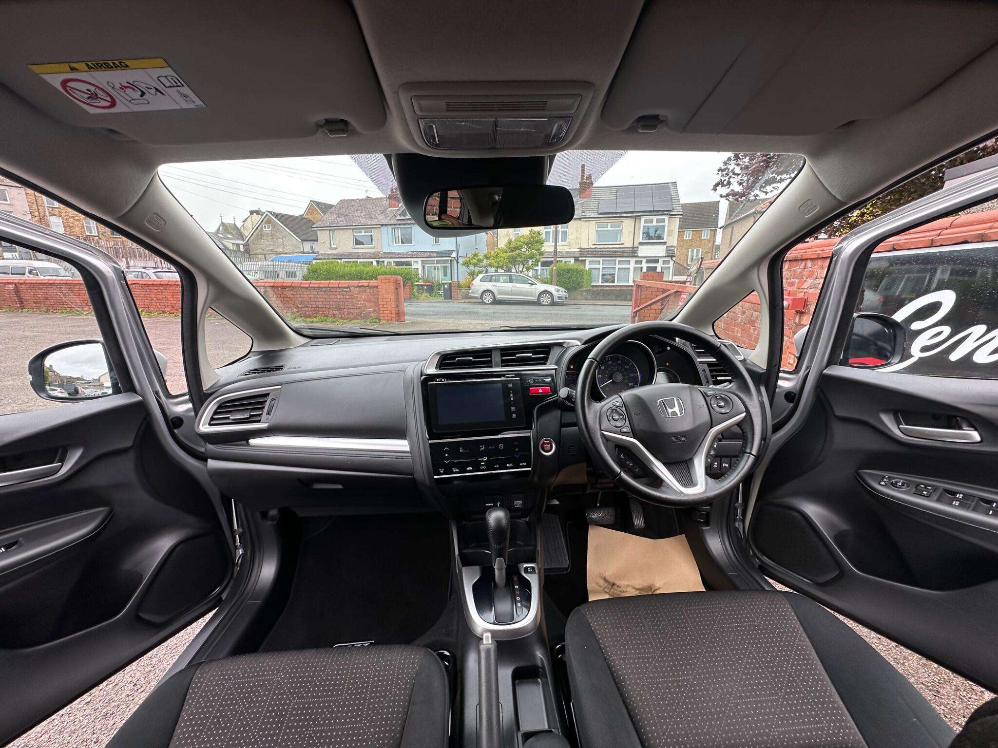 A 2016 HONDA JAZZ 1.3 i-VTEC EX Hatchback 5dr Petrol CVT Euro 6 (s/s) (102 ps) A 2016 HONDA JAZZ 1.3 i-VTEC EX Hatchback 5dr Petrol CVT Euro 6 (s/s) (102 ps)