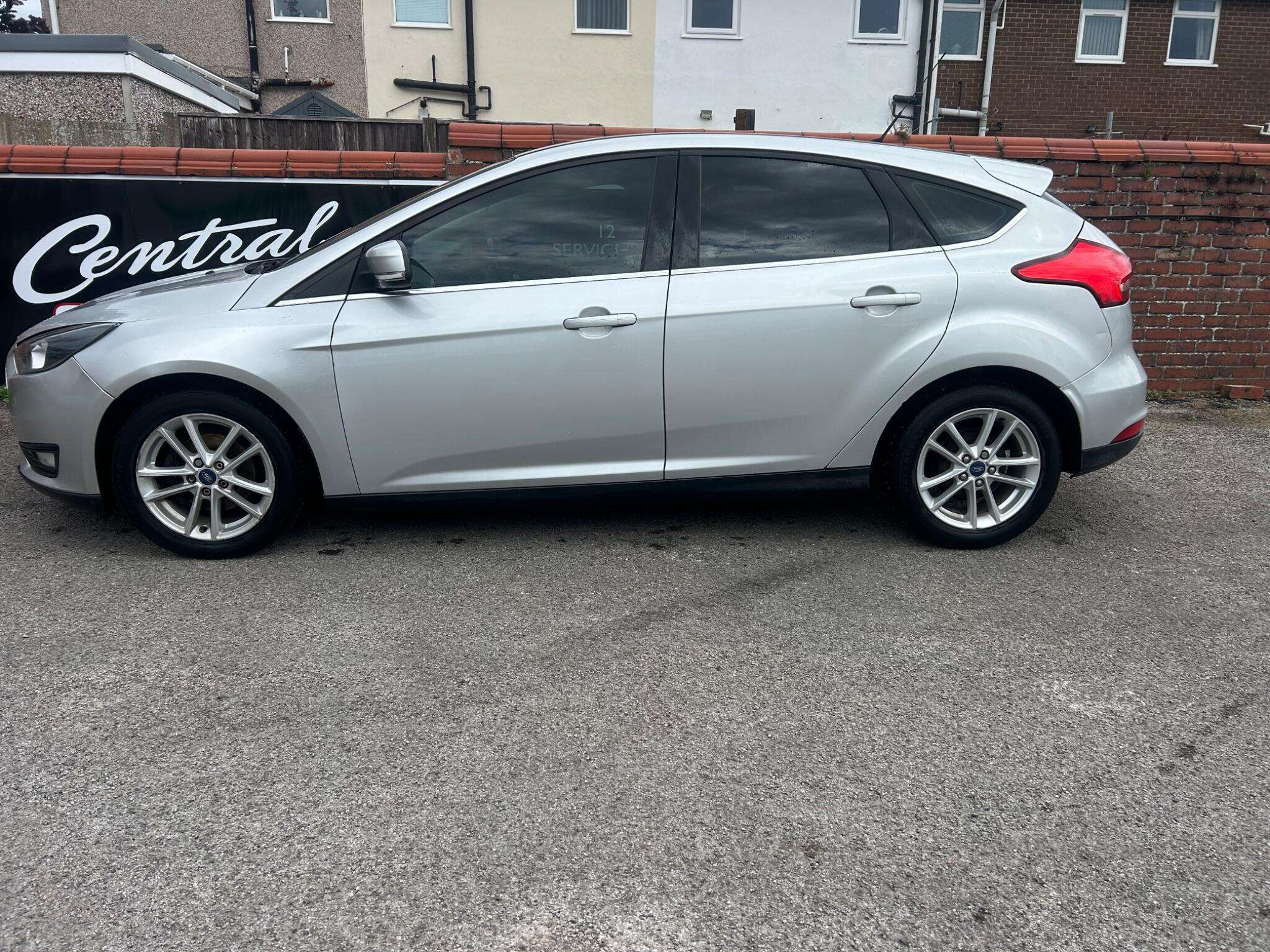 A 2015 FORD FOCUS 1.0T EcoBoost Zetec Euro 6 (s/s) 5dr A 2015 FORD FOCUS 1.0T EcoBoost Zetec Euro 6 (s/s) 5dr