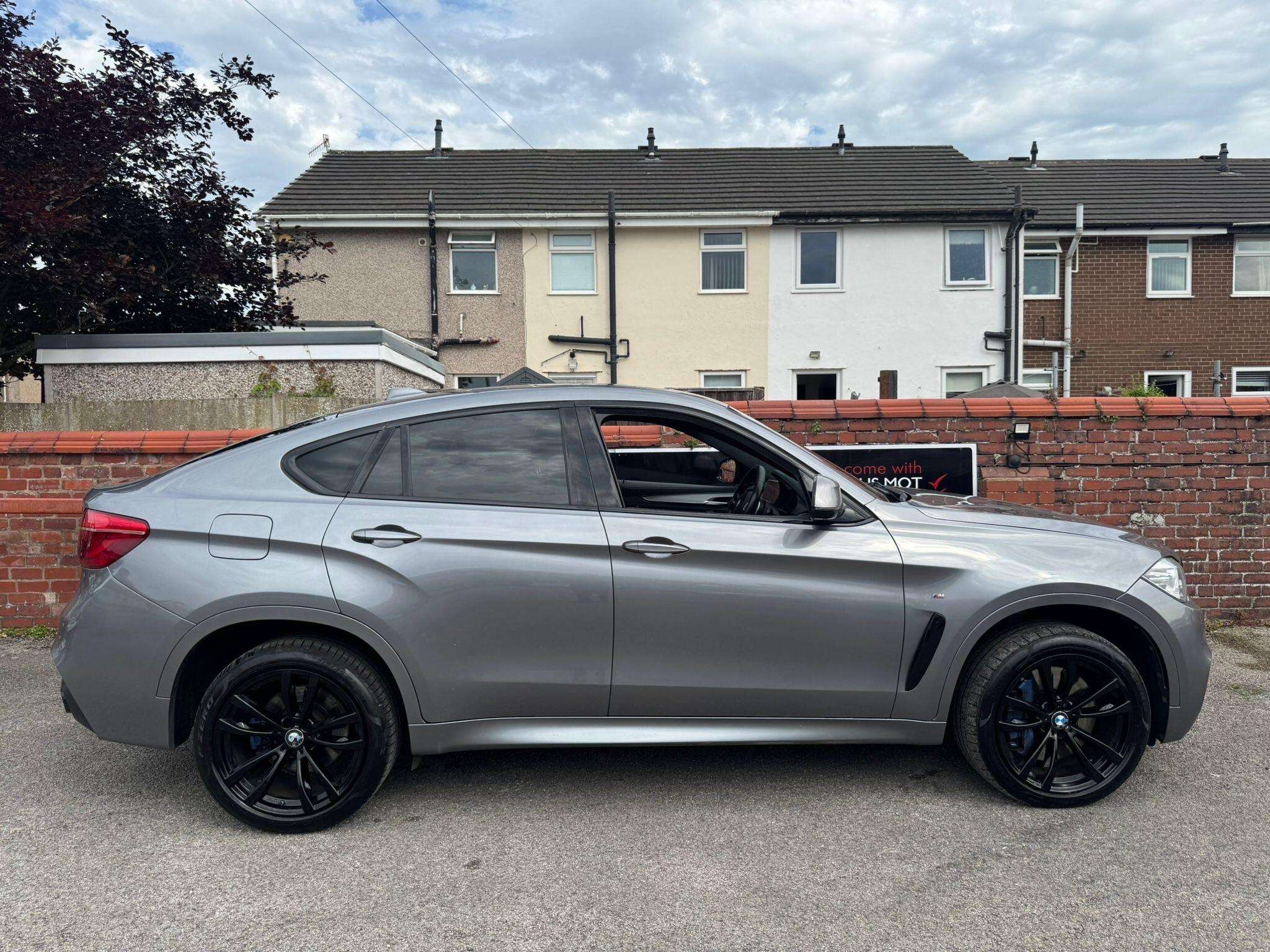 A 2017 BMW X6 3.0 M50d SUV 5dr Diesel Auto xDrive Euro 6 (s/s) (381 ps) A 2017 BMW X6 3.0 M50d SUV 5dr Diesel Auto xDrive Euro 6 (s/s) (381 ps)