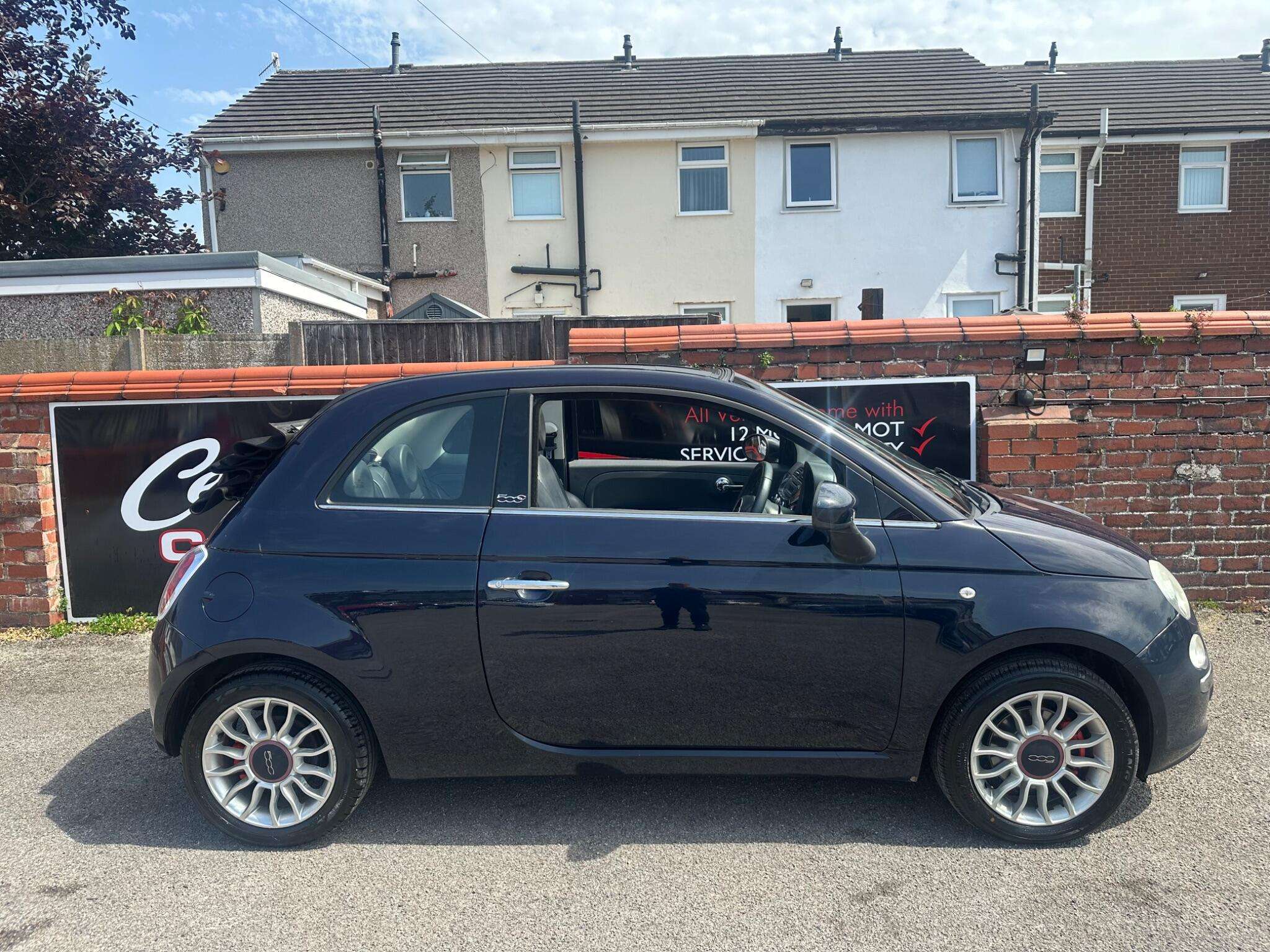 A 2011 FIAT 500C 1.4 Lounge Convertible 2dr Petrol Manual Euro 5 (100 bhp) A 2011 FIAT 500C 1.4 Lounge Convertible 2dr Petrol Manual Euro 5 (100 bhp)