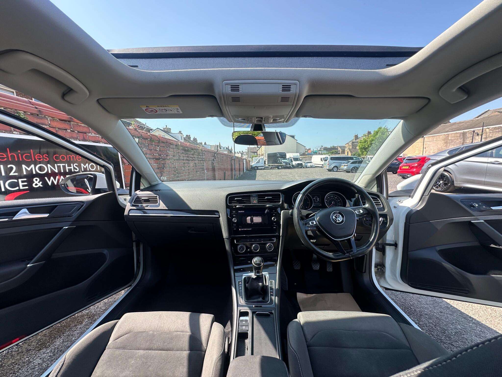 A 2017 VOLKSWAGEN GOLF 1.6 TDI BlueMotion Tech GT Euro 6 (s/s) 5dr A 2017 VOLKSWAGEN GOLF 1.6 TDI BlueMotion Tech GT Euro 6 (s/s) 5dr
