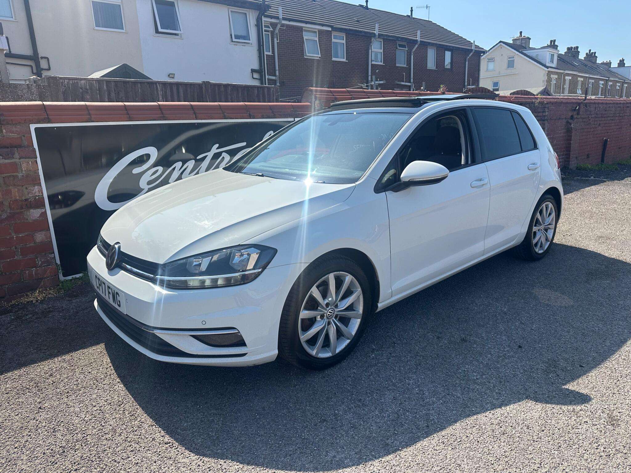 2017 VOLKSWAGEN GOLF 2017 VOLKSWAGEN GOLF