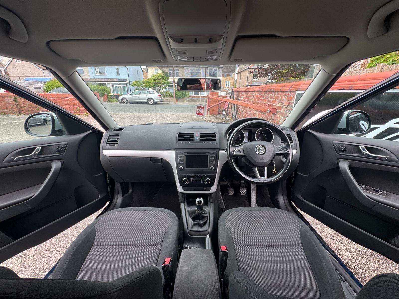 A 2014 SKODA YETI 1.2 TSI SE Outdoor 5dr Petrol Manual Euro 5 (105 ps) A 2014 SKODA YETI 1.2 TSI SE Outdoor 5dr Petrol Manual Euro 5 (105 ps)