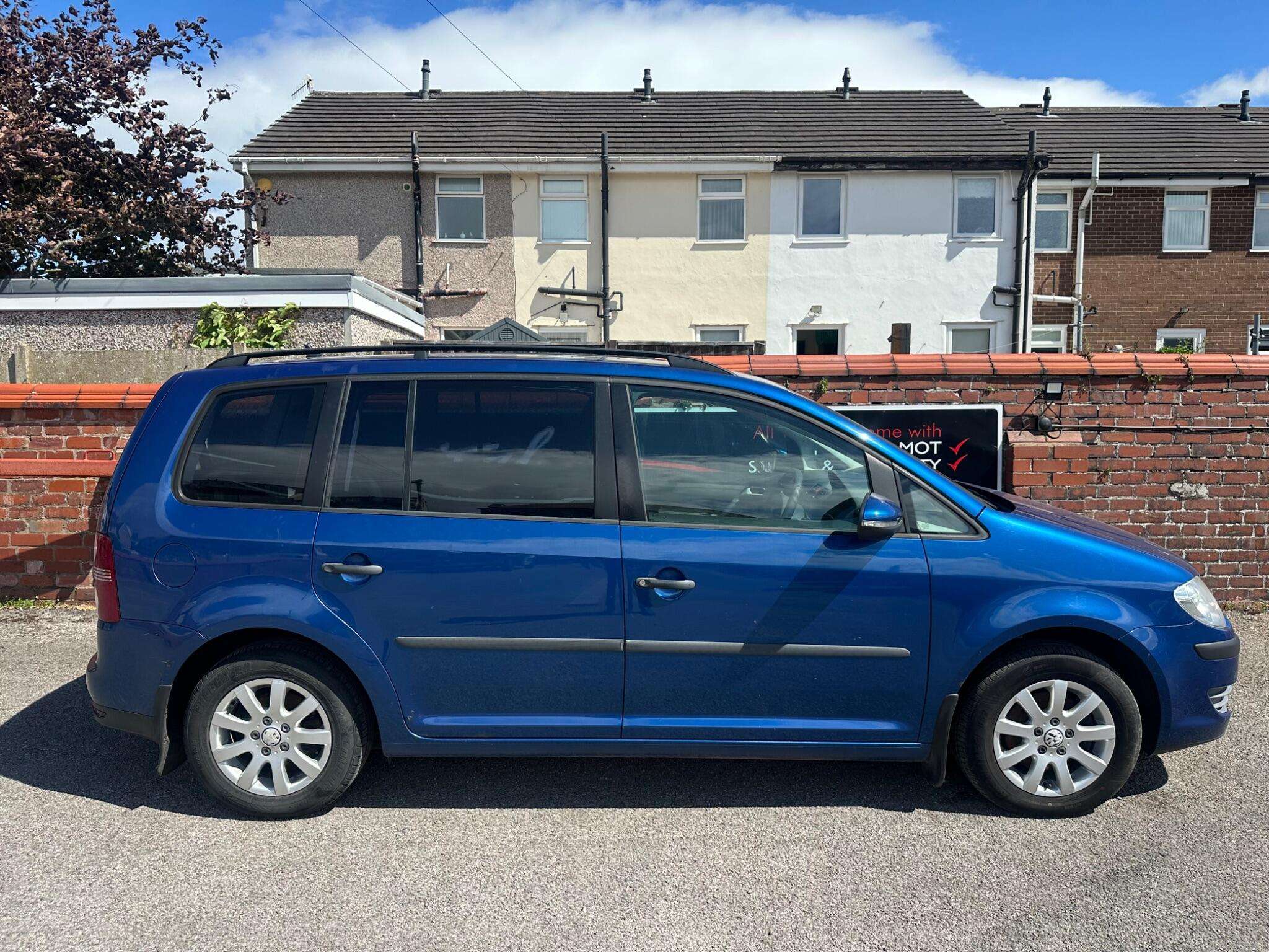 A 2010 VOLKSWAGEN TOURAN 1.6 S MPV 5dr Petrol Manual (7 Seats) (194 g/km, 100 bhp) A 2010 VOLKSWAGEN TOURAN 1.6 S MPV 5dr Petrol Manual (7 Seats) (194 g/km, 100 bhp)