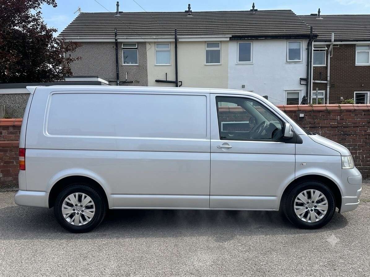 A 2010 VOLKSWAGEN TRANSPORTER SPORTLINE 2.5 TDI PD Sportline T30 Panel Van 4dr Diesel Manual L3 H1 (172 bhp) Long W A 2010 VOLKSWAGEN TRANSPORTER SPORTLINE 2.5 TDI PD Sportline T30 Panel Van 4dr Diesel Manual L3 H1 (172 bhp) Long W