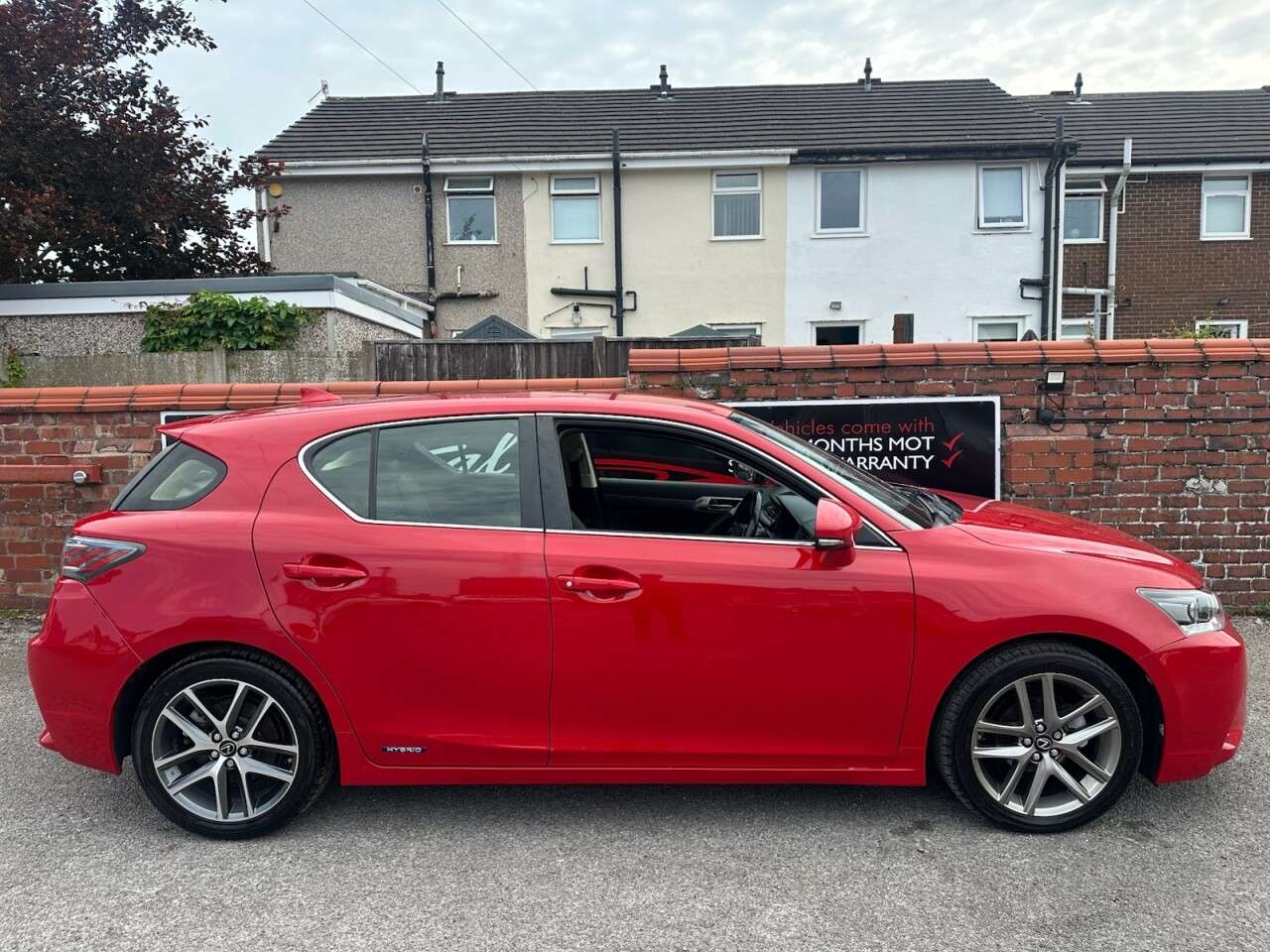 A 2017 LEXUS CT 1.8 200h Executive Edition Hatchback 5dr Petrol Hybrid CVT Euro 6 (s/s) (13 A 2017 LEXUS CT 1.8 200h Executive Edition Hatchback 5dr Petrol Hybrid CVT Euro 6 (s/s) (13