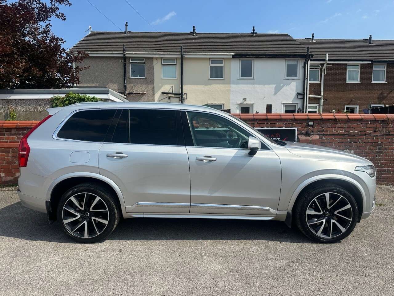 A 2017 VOLVO XC90 2.0h T8 Twin Engine 10.4kWh Inscription Pro SUV 5dr Petrol Plug-in Hybrid A A 2017 VOLVO XC90 2.0h T8 Twin Engine 10.4kWh Inscription Pro SUV 5dr Petrol Plug-in Hybrid A