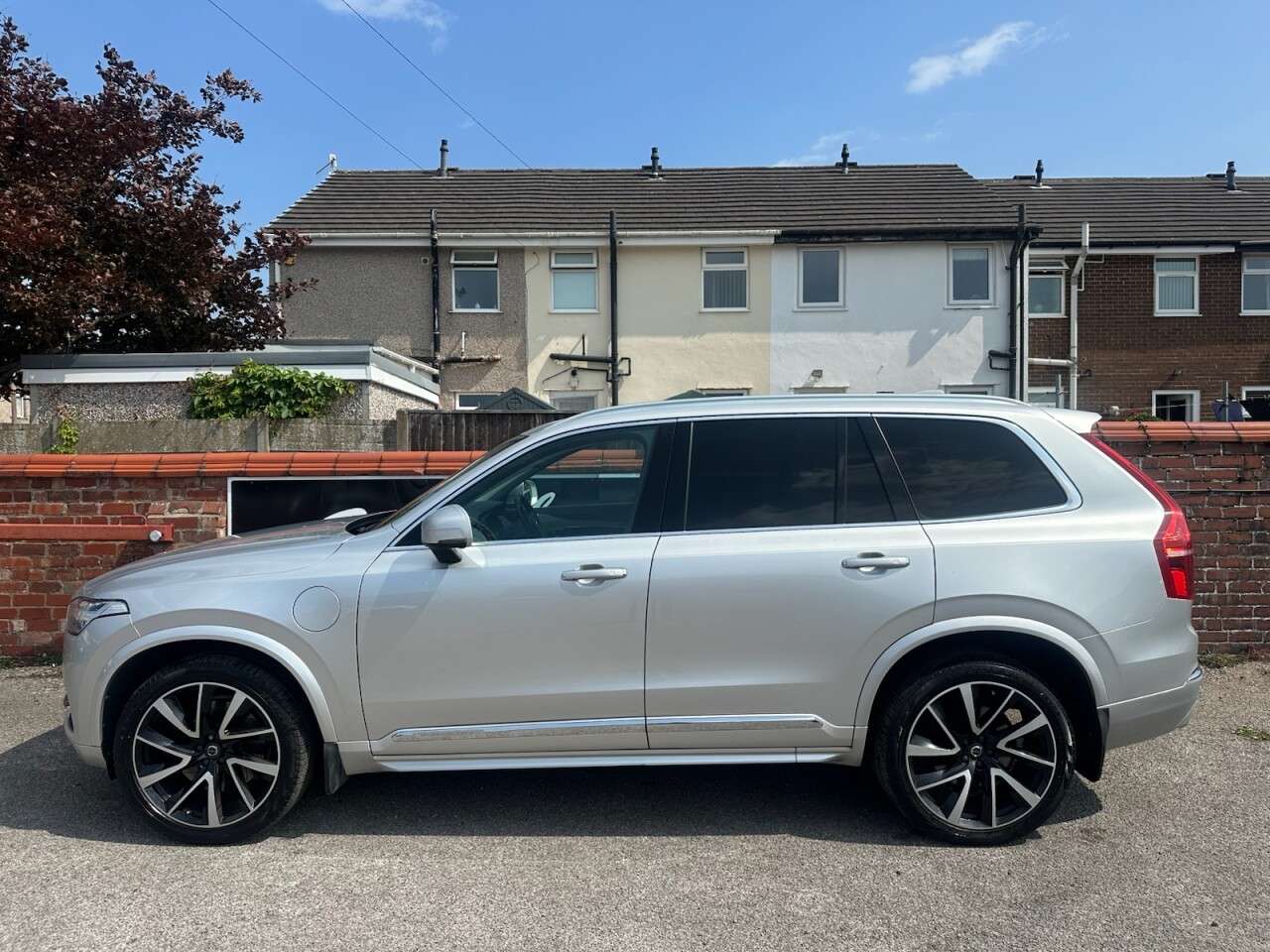 A 2017 VOLVO XC90 2.0h T8 Twin Engine 10.4kWh Inscription Pro SUV 5dr Petrol Plug-in Hybrid A A 2017 VOLVO XC90 2.0h T8 Twin Engine 10.4kWh Inscription Pro SUV 5dr Petrol Plug-in Hybrid A