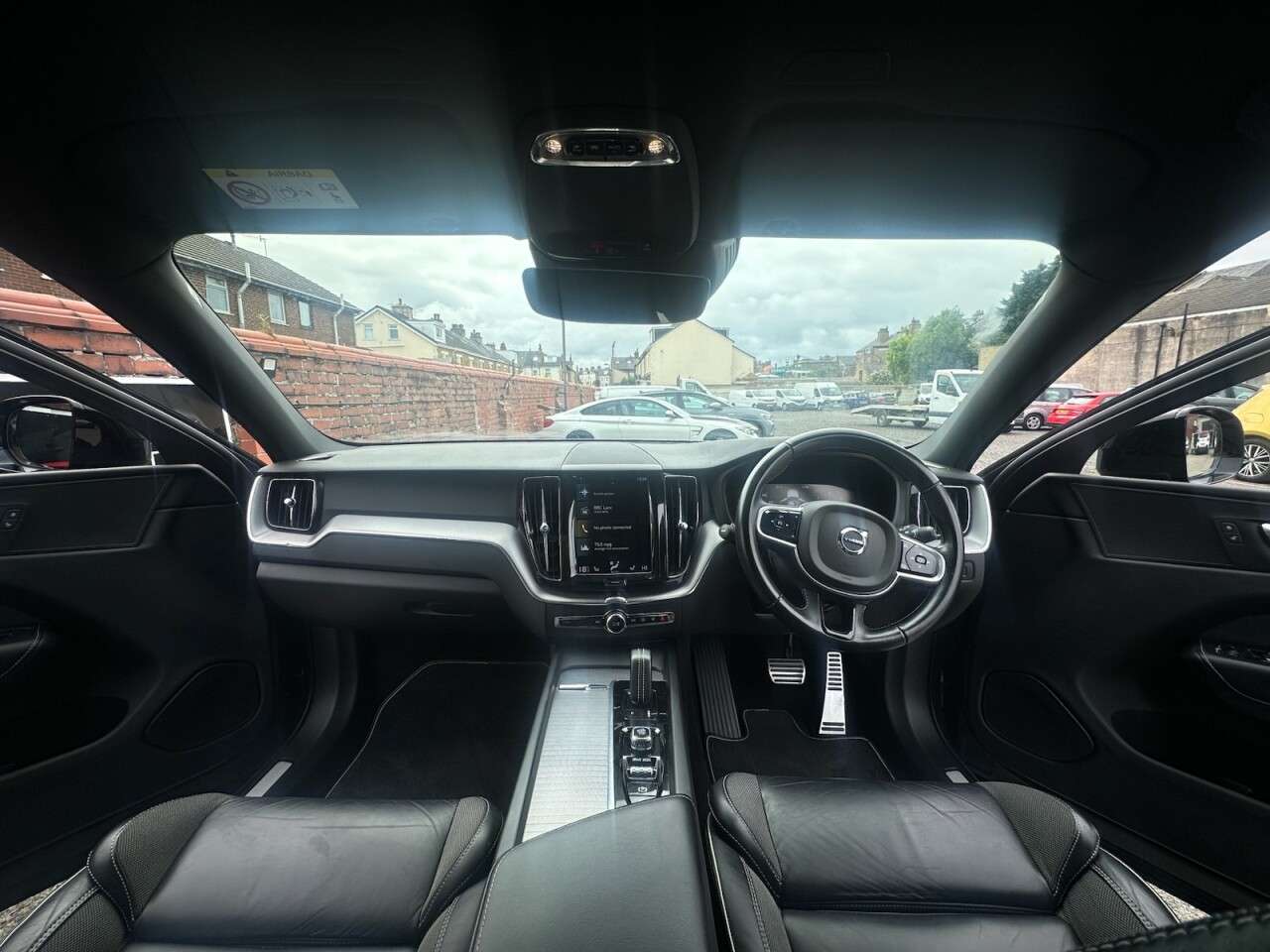 A 2021 VOLVO XC60 2.0 B4 MHEV R-Design SUV 5dr Diesel Hybrid Auto AWD Euro 6 (s/s) (197 ps) A 2021 VOLVO XC60 2.0 B4 MHEV R-Design SUV 5dr Diesel Hybrid Auto AWD Euro 6 (s/s) (197 ps)