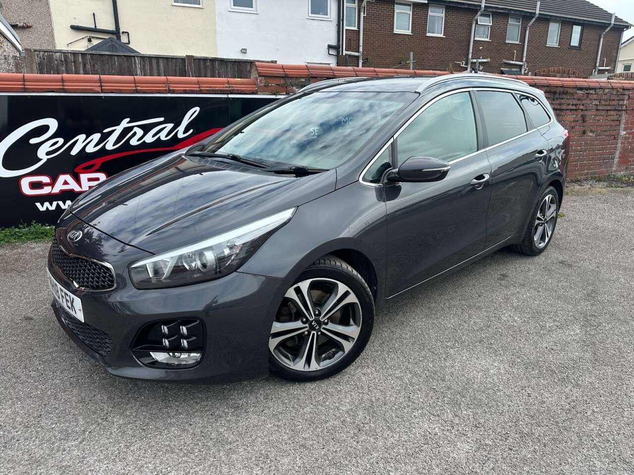A 2018 KIA CEED 1.6 CRDi GT-Line Sportswagon 5dr Diesel Manual Euro 6 (s/s) (134 bhp) A 2018 KIA CEED 1.6 CRDi GT-Line Sportswagon 5dr Diesel Manual Euro 6 (s/s) (134 bhp)