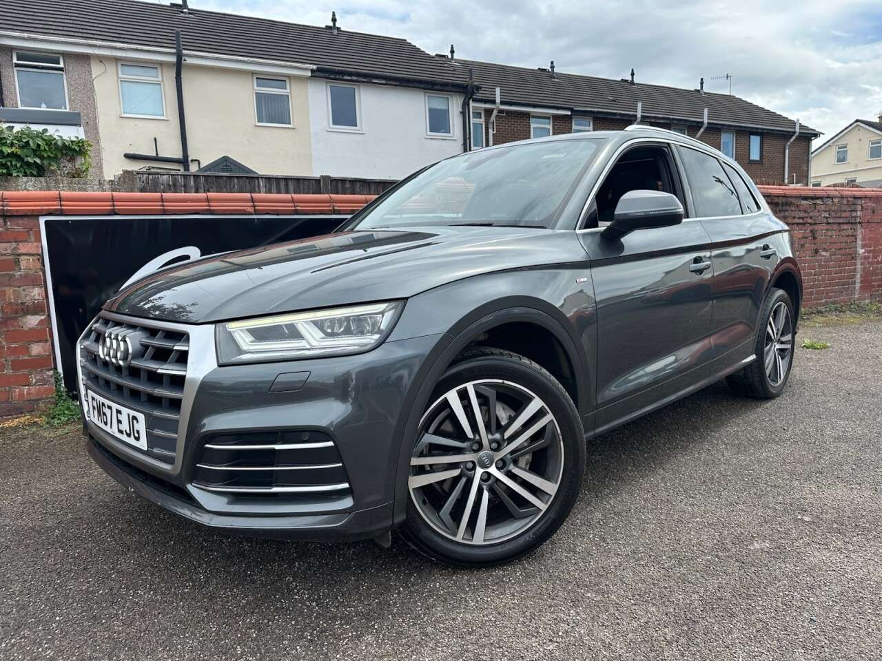 A 2018 AUDI Q5 2.0 TDI S line SUV 5dr Diesel S Tronic quattro Euro 6 (s/s) (190 ps) SUV A 2018 AUDI Q5 2.0 TDI S line SUV 5dr Diesel S Tronic quattro Euro 6 (s/s) (190 ps) SUV