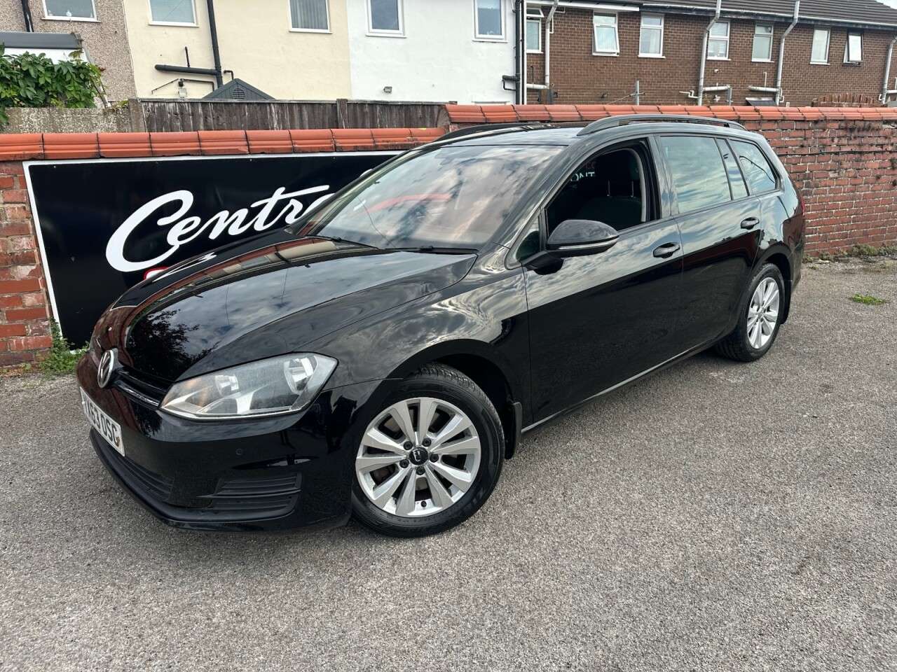 A 2013 VOLKSWAGEN GOLF 2.0 TDI Automatic BlueMotion Tech SE Estate 5dr Diesel DSG Euro 5 (s/s) (15 A 2013 VOLKSWAGEN GOLF 2.0 TDI Automatic BlueMotion Tech SE Estate 5dr Diesel DSG Euro 5 (s/s) (15