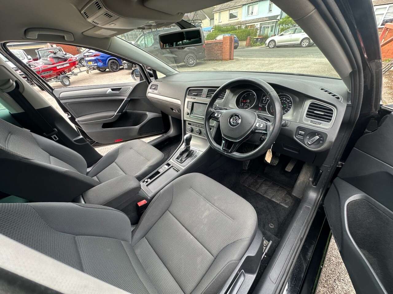 A 2013 VOLKSWAGEN GOLF 2.0 TDI Automatic BlueMotion Tech SE Estate 5dr Diesel DSG Euro 5 (s/s) (15 A 2013 VOLKSWAGEN GOLF 2.0 TDI Automatic BlueMotion Tech SE Estate 5dr Diesel DSG Euro 5 (s/s) (15