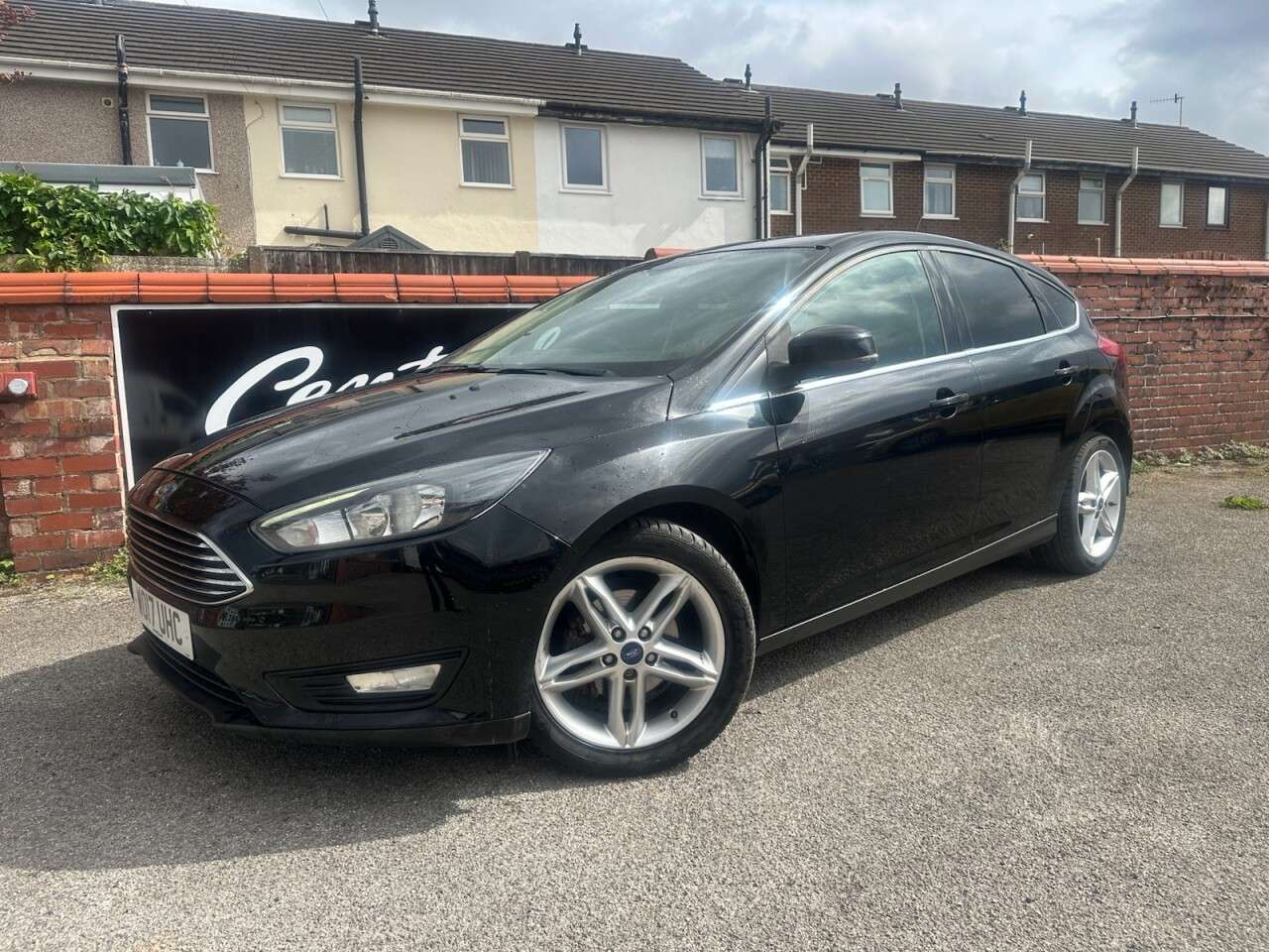 A 2017 FORD FOCUS 1.0T EcoBoost Zetec Edition Hatchback 5dr Petrol Manual Euro 6 (s/s) (125 p A 2017 FORD FOCUS 1.0T EcoBoost Zetec Edition Hatchback 5dr Petrol Manual Euro 6 (s/s) (125 p