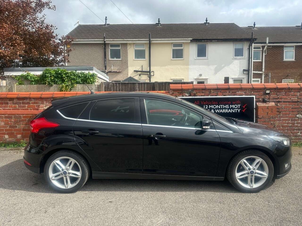 A 2017 FORD FOCUS 1.0T EcoBoost Zetec Edition Hatchback 5dr Petrol Manual Euro 6 (s/s) (125 p A 2017 FORD FOCUS 1.0T EcoBoost Zetec Edition Hatchback 5dr Petrol Manual Euro 6 (s/s) (125 p