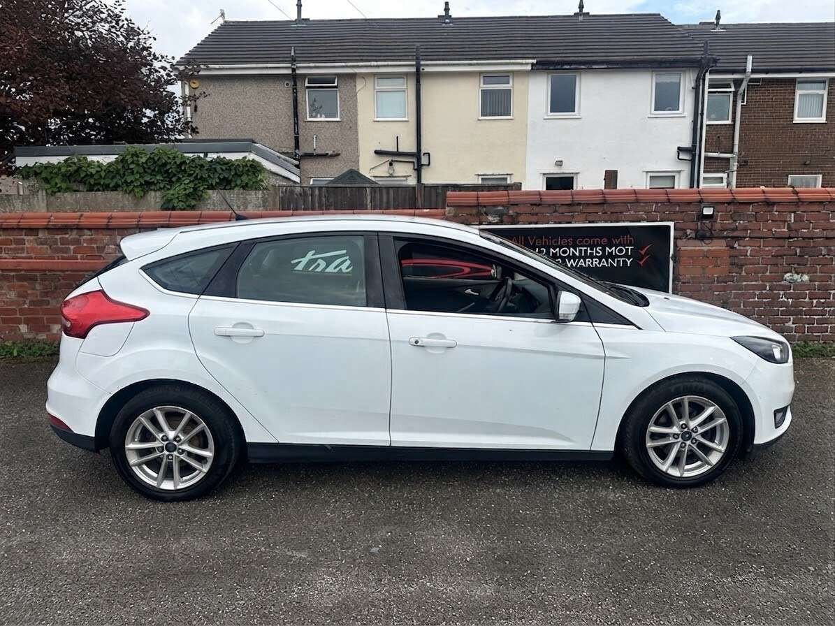 A 2015 FORD FOCUS 1.0T EcoBoost Zetec Hatchback 5dr Petrol Manual Euro 6 (s/s) (100 ps) A 2015 FORD FOCUS 1.0T EcoBoost Zetec Hatchback 5dr Petrol Manual Euro 6 (s/s) (100 ps)