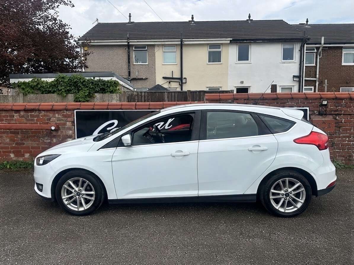 A 2015 FORD FOCUS 1.0T EcoBoost Zetec Hatchback 5dr Petrol Manual Euro 6 (s/s) (100 ps) A 2015 FORD FOCUS 1.0T EcoBoost Zetec Hatchback 5dr Petrol Manual Euro 6 (s/s) (100 ps)