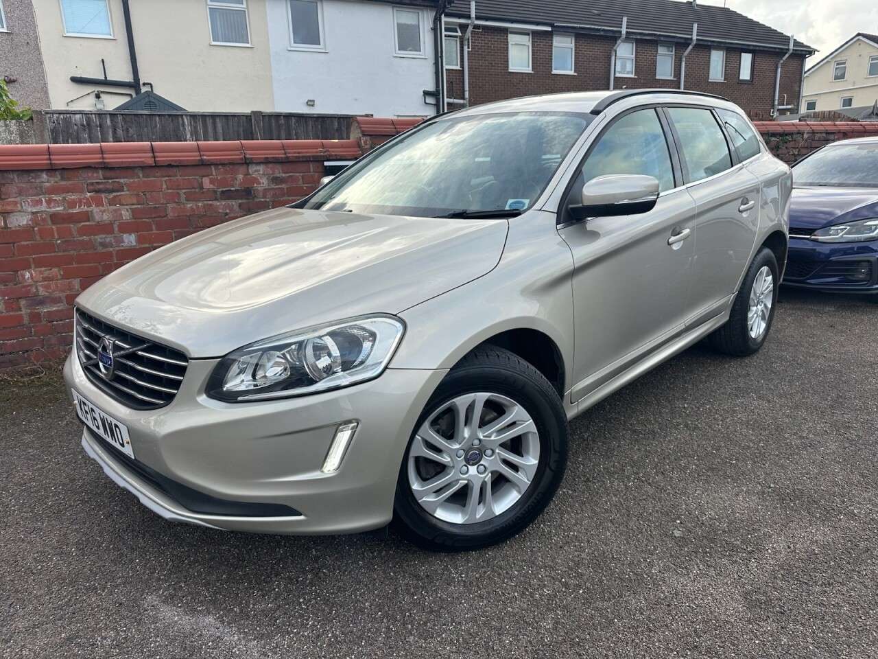 A 2016 VOLVO XC60 2.0 D4 SE Nav SUV 5dr Diesel Auto Euro 6 (s/s) (190 ps) A 2016 VOLVO XC60 2.0 D4 SE Nav SUV 5dr Diesel Auto Euro 6 (s/s) (190 ps)