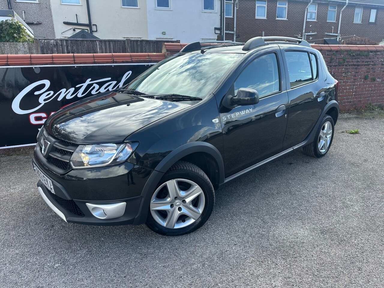 A 2013 DACIA SANDERO STEPWAY 0.9 TCe Laureate Hatchback 5dr Petrol Manual Euro 5 (90 ps) A 2013 DACIA SANDERO STEPWAY 0.9 TCe Laureate Hatchback 5dr Petrol Manual Euro 5 (90 ps)