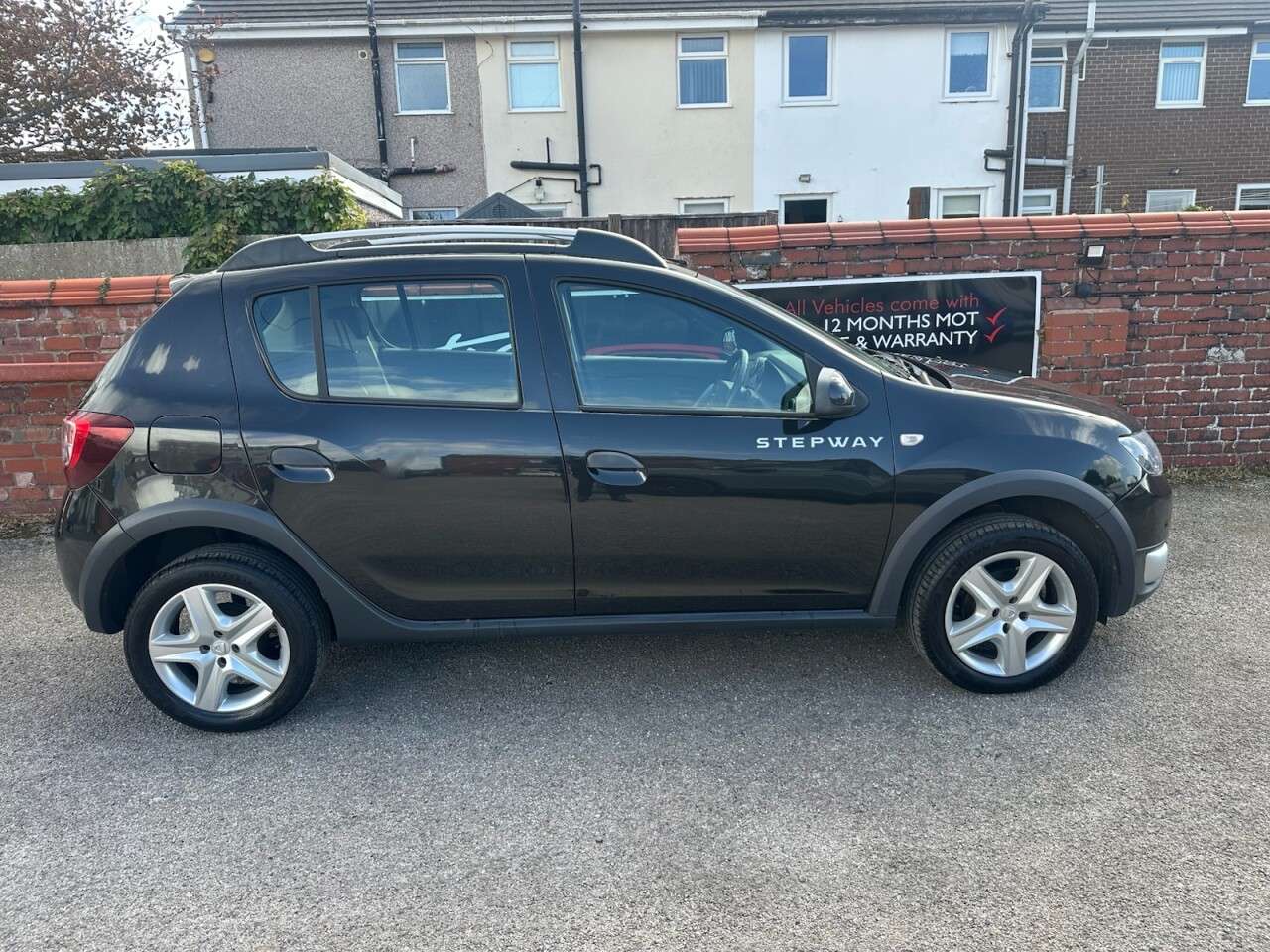 A 2013 DACIA SANDERO STEPWAY 0.9 TCe Laureate Hatchback 5dr Petrol Manual Euro 5 (90 ps) A 2013 DACIA SANDERO STEPWAY 0.9 TCe Laureate Hatchback 5dr Petrol Manual Euro 5 (90 ps)