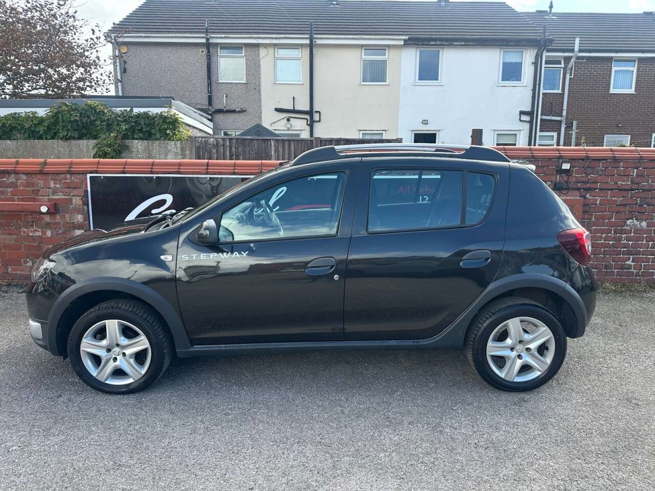 A 2013 DACIA SANDERO STEPWAY 0.9 TCe Laureate Hatchback 5dr Petrol Manual Euro 5 (90 ps) A 2013 DACIA SANDERO STEPWAY 0.9 TCe Laureate Hatchback 5dr Petrol Manual Euro 5 (90 ps)