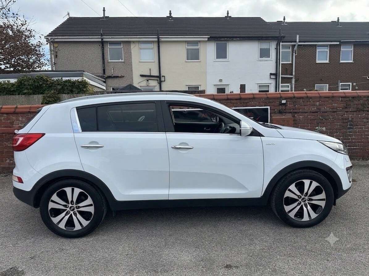 A 2012 KIA SPORTAGE 2.0 CRDi KX-3 SUV 5dr Diesel Manual AWD Euro 5 (134 bhp) A 2012 KIA SPORTAGE 2.0 CRDi KX-3 SUV 5dr Diesel Manual AWD Euro 5 (134 bhp)
