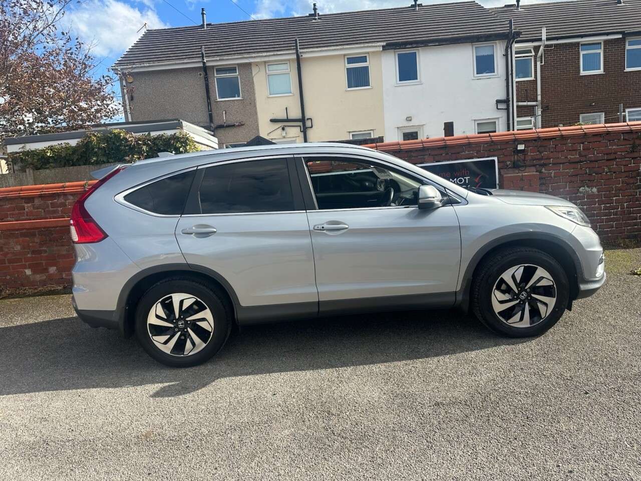 A 2017 HONDA CR-V 1.6 i-DTEC EX SUV 5dr Diesel Manual 4WD Euro 6 (s/s) (160 ps) A 2017 HONDA CR-V 1.6 i-DTEC EX SUV 5dr Diesel Manual 4WD Euro 6 (s/s) (160 ps)
