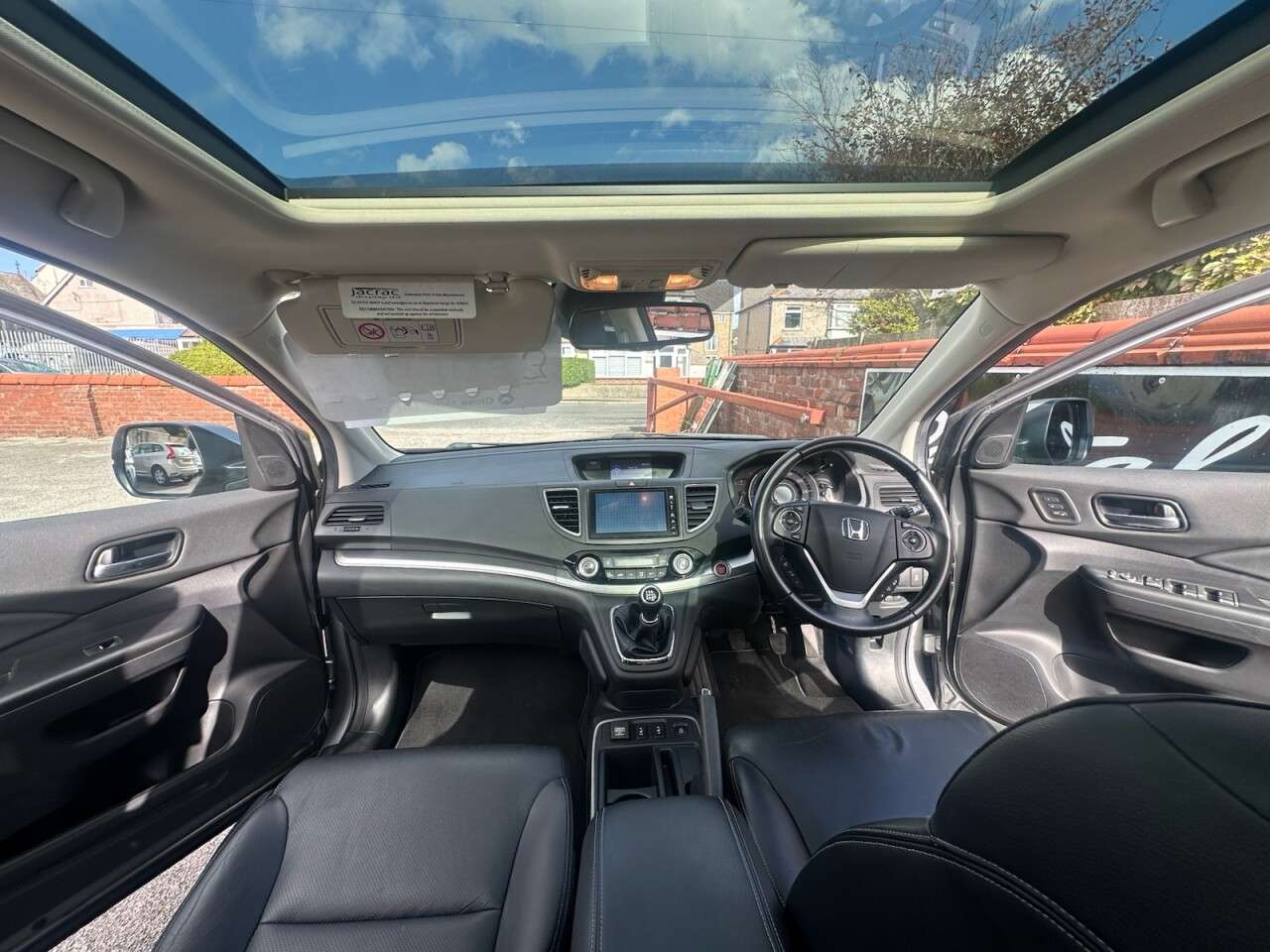 A 2017 HONDA CR-V 1.6 i-DTEC EX SUV 5dr Diesel Manual 4WD Euro 6 (s/s) (160 ps) A 2017 HONDA CR-V 1.6 i-DTEC EX SUV 5dr Diesel Manual 4WD Euro 6 (s/s) (160 ps)