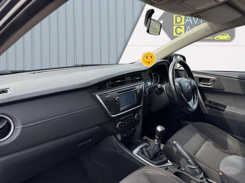 A 2014 TOYOTA AURIS 1.6 V-Matic Icon+ A 2014 TOYOTA AURIS 1.6 V-Matic Icon+