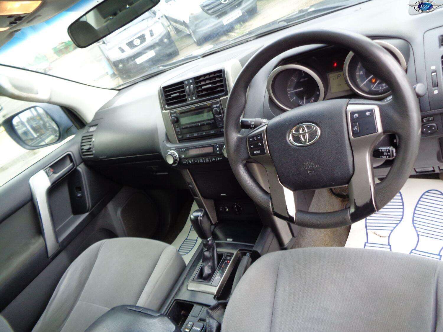 2011 TOYOTA LAND CRUISER 2011 TOYOTA LAND CRUISER