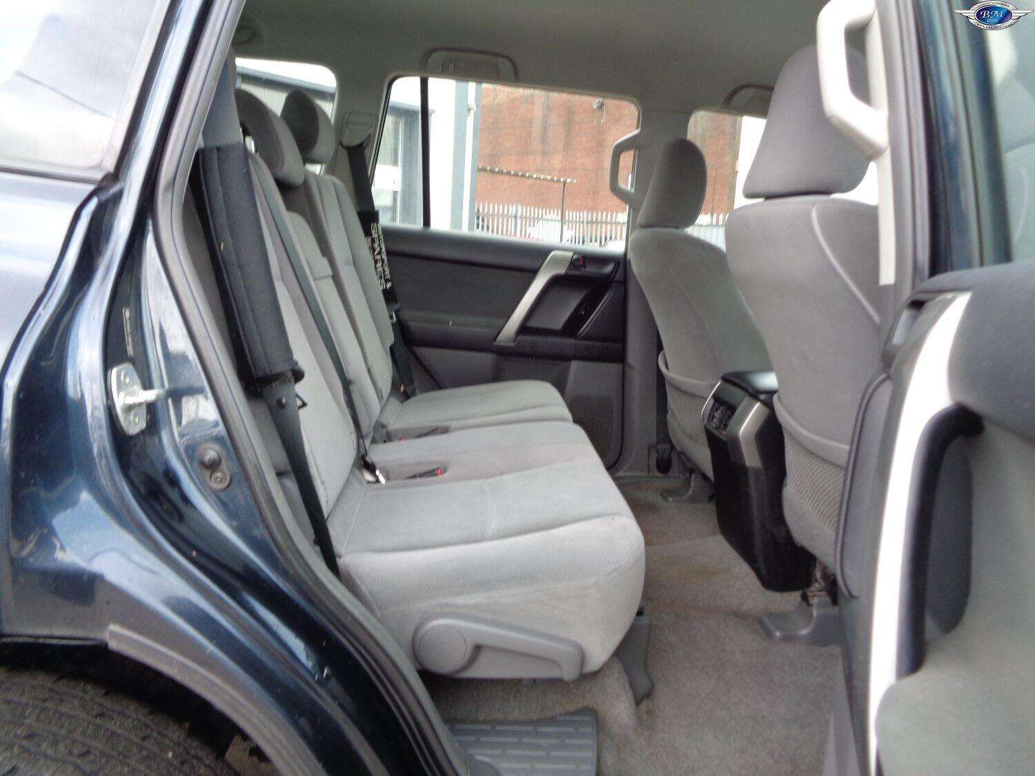 2011 TOYOTA LAND CRUISER 2011 TOYOTA LAND CRUISER