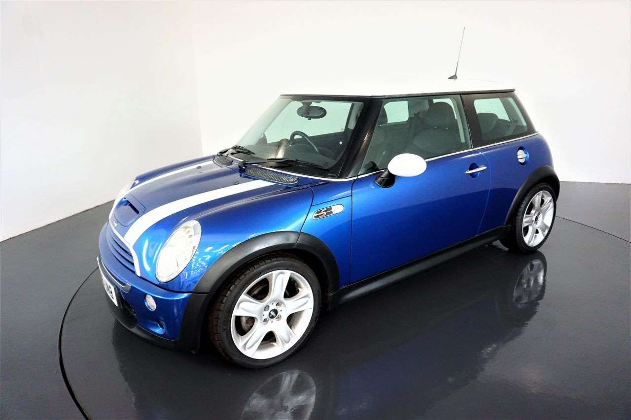 A 2005 MINI MINI COOPER S A 2005 MINI MINI COOPER S