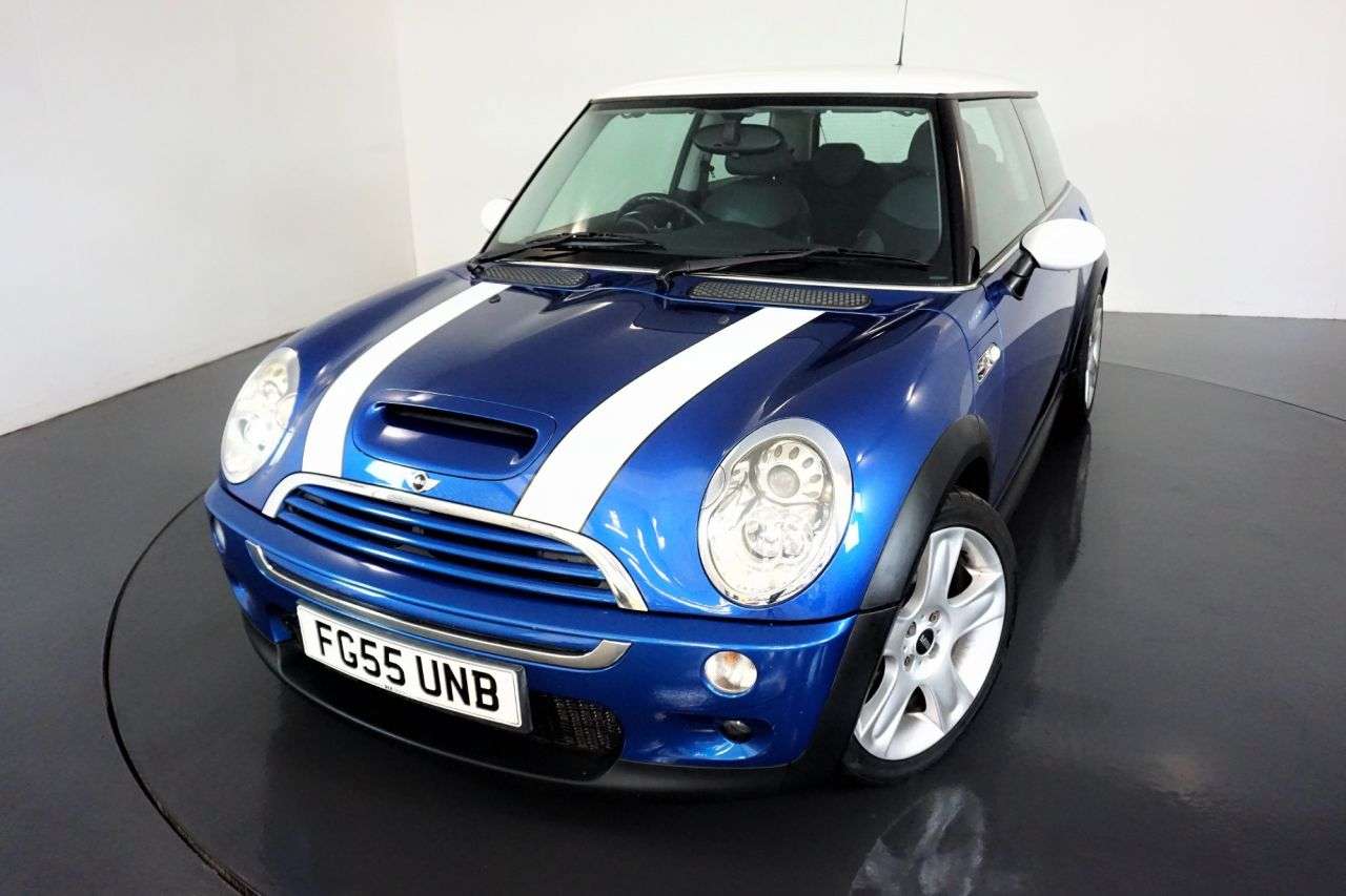 A 2005 MINI MINI COOPER S A 2005 MINI MINI COOPER S
