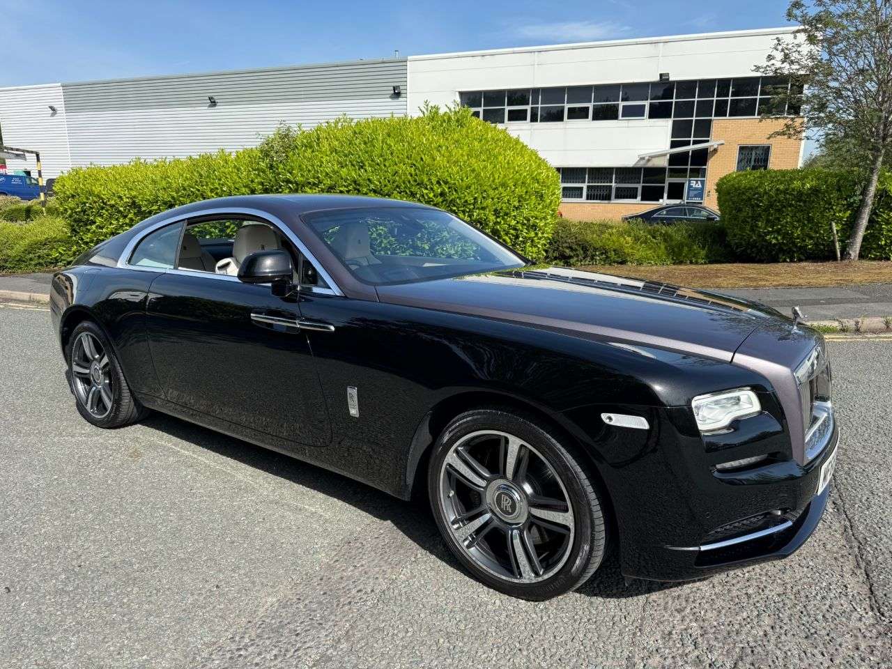 A 2016 ROLLS-ROYCE WRAITH 6.6 V12 2d AUTO 624 BHP-Factory Extras Worth £20,352-Stunning 1 Owner Examp A 2016 ROLLS-ROYCE WRAITH 6.6 V12 2d AUTO 624 BHP-Factory Extras Worth £20,352-Stunning 1 Owner Examp