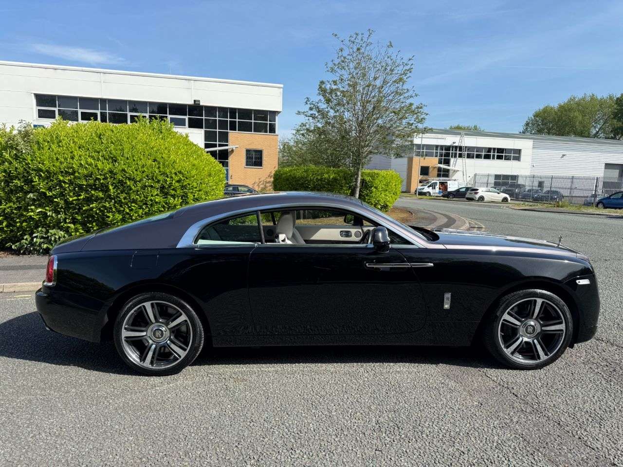 A 2016 ROLLS-ROYCE WRAITH 6.6 V12 2d AUTO 624 BHP-Factory Extras Worth £20,352-Stunning 1 Owner Examp A 2016 ROLLS-ROYCE WRAITH 6.6 V12 2d AUTO 624 BHP-Factory Extras Worth £20,352-Stunning 1 Owner Examp
