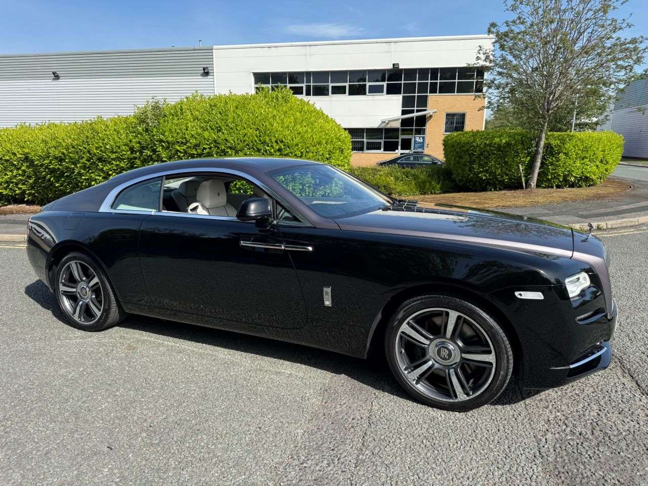 A 2016 ROLLS-ROYCE WRAITH 6.6 V12 2d AUTO 624 BHP-Factory Extras Worth £20,352-Stunning 1 Owner Examp A 2016 ROLLS-ROYCE WRAITH 6.6 V12 2d AUTO 624 BHP-Factory Extras Worth £20,352-Stunning 1 Owner Examp