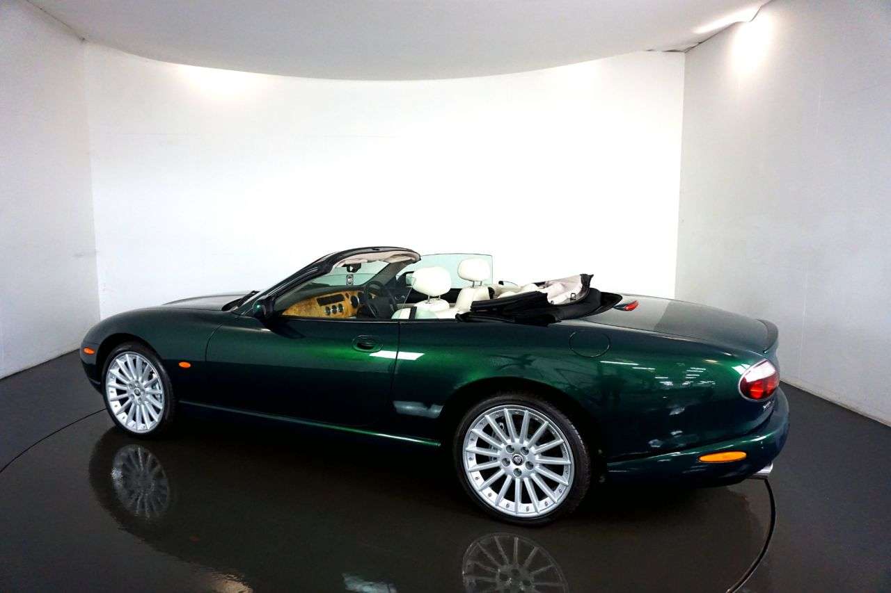 2005 JAGUAR XK8 2005 JAGUAR XK8