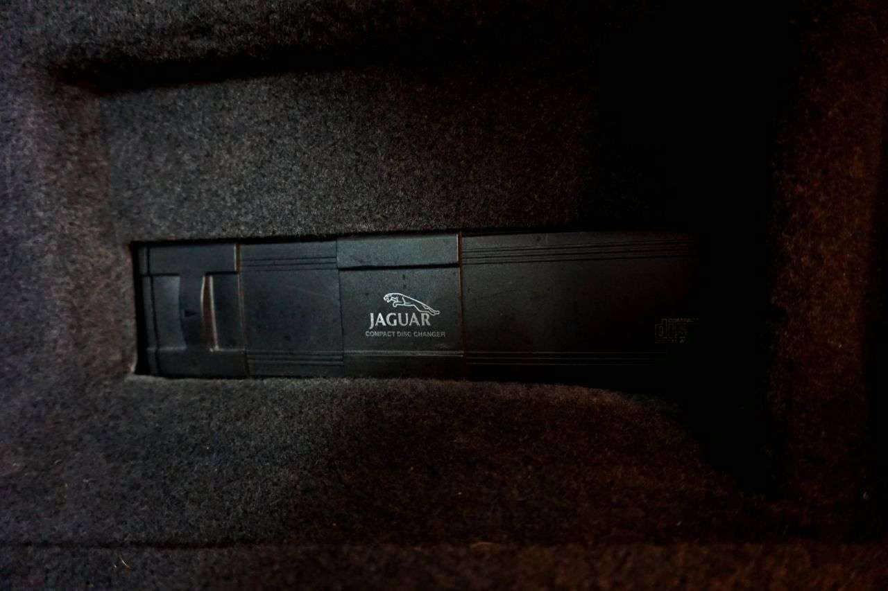 2005 JAGUAR XK8 2005 JAGUAR XK8