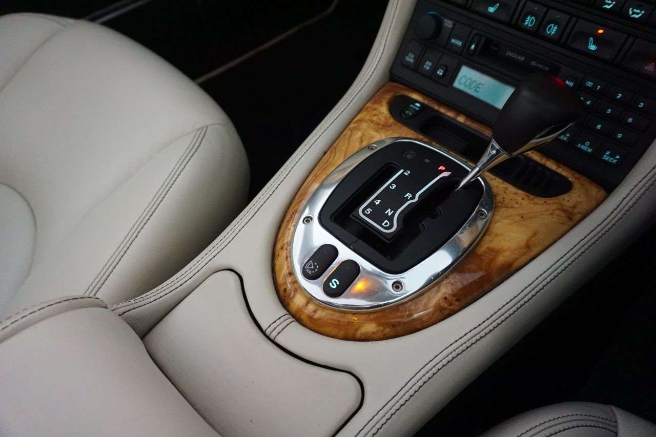 2005 JAGUAR XK8 2005 JAGUAR XK8