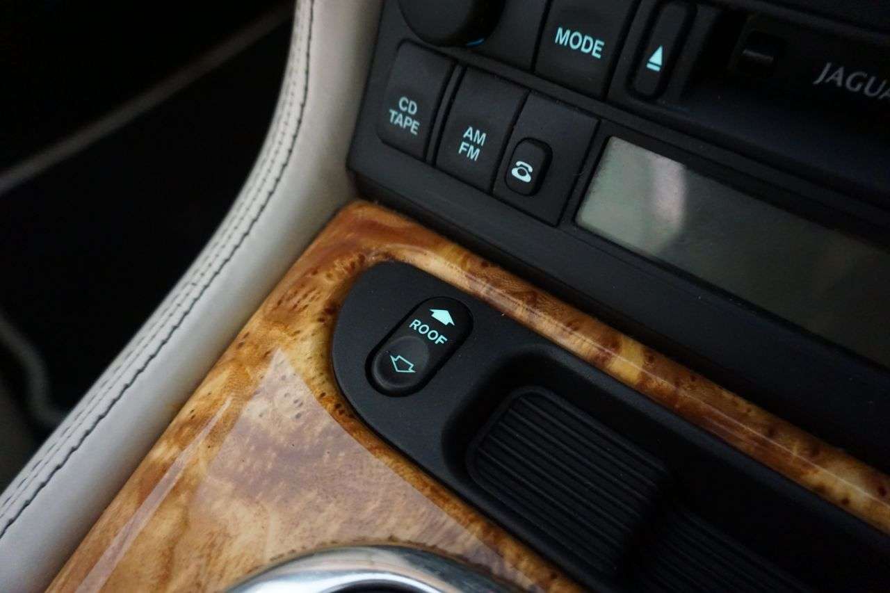 2005 JAGUAR XK8 2005 JAGUAR XK8