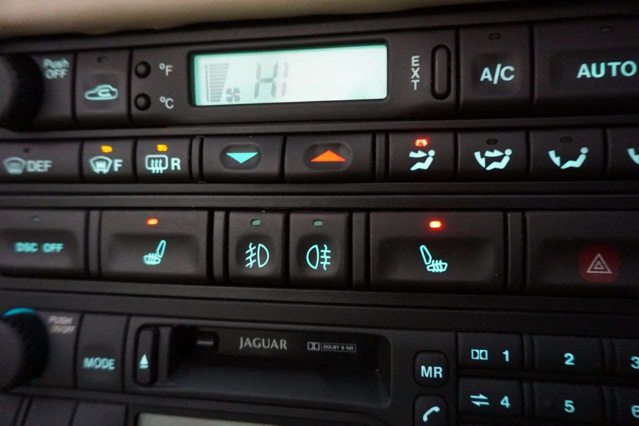 2005 JAGUAR XK8 2005 JAGUAR XK8