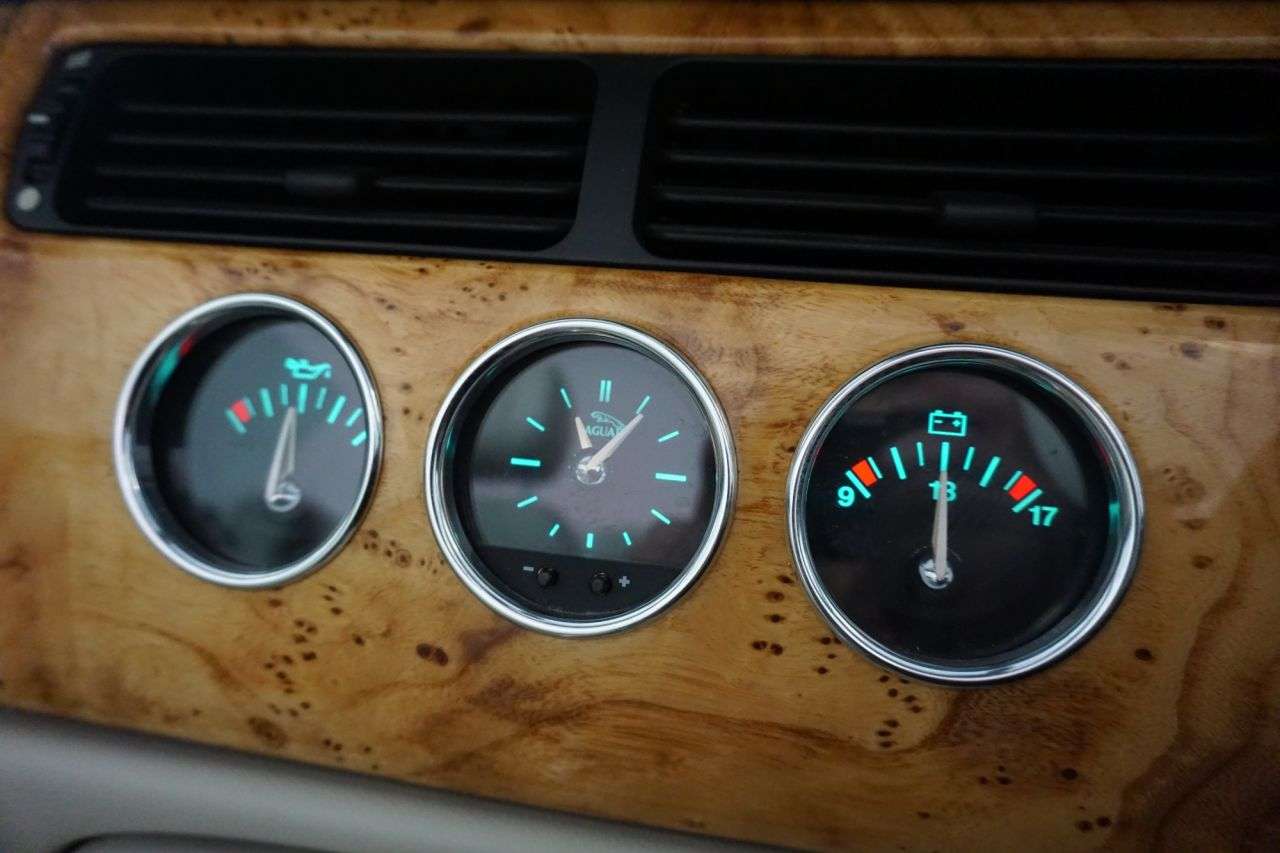 2005 JAGUAR XK8 2005 JAGUAR XK8