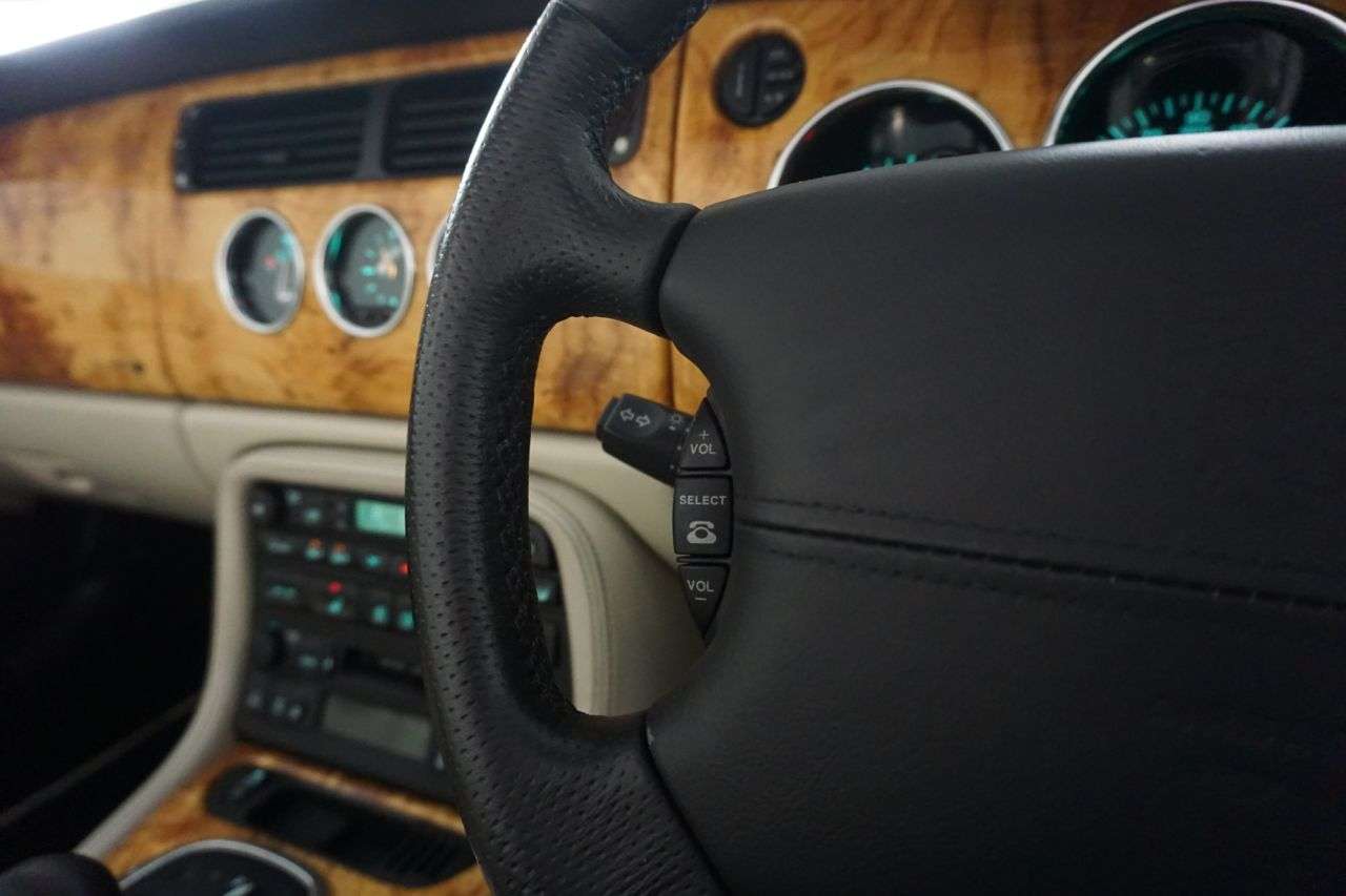 2005 JAGUAR XK8 2005 JAGUAR XK8